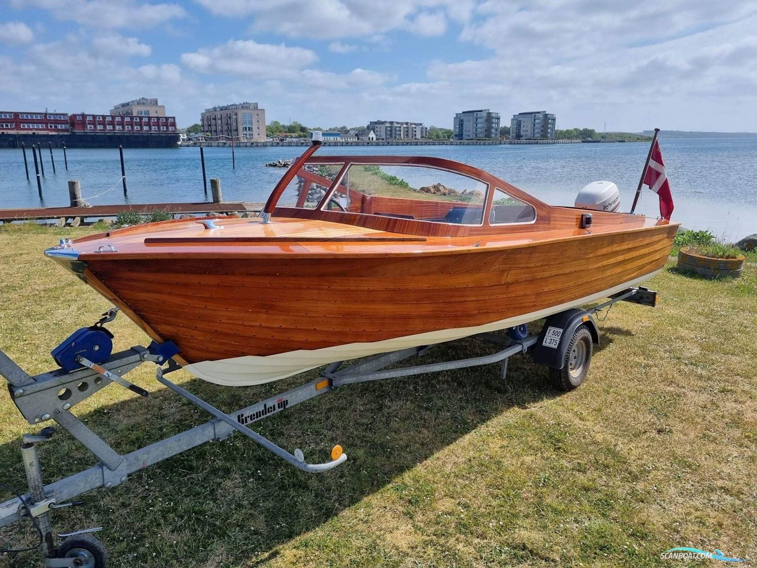 Classic Mahogany Daycruiser Motorbåd 1965, med Johnson
 motor, Danmark