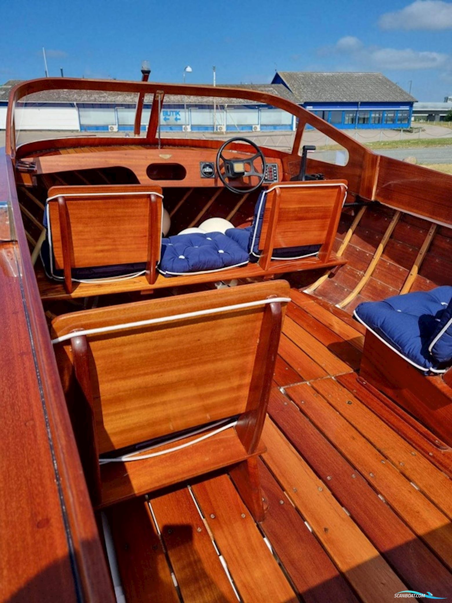 Classic Mahogany Daycruiser