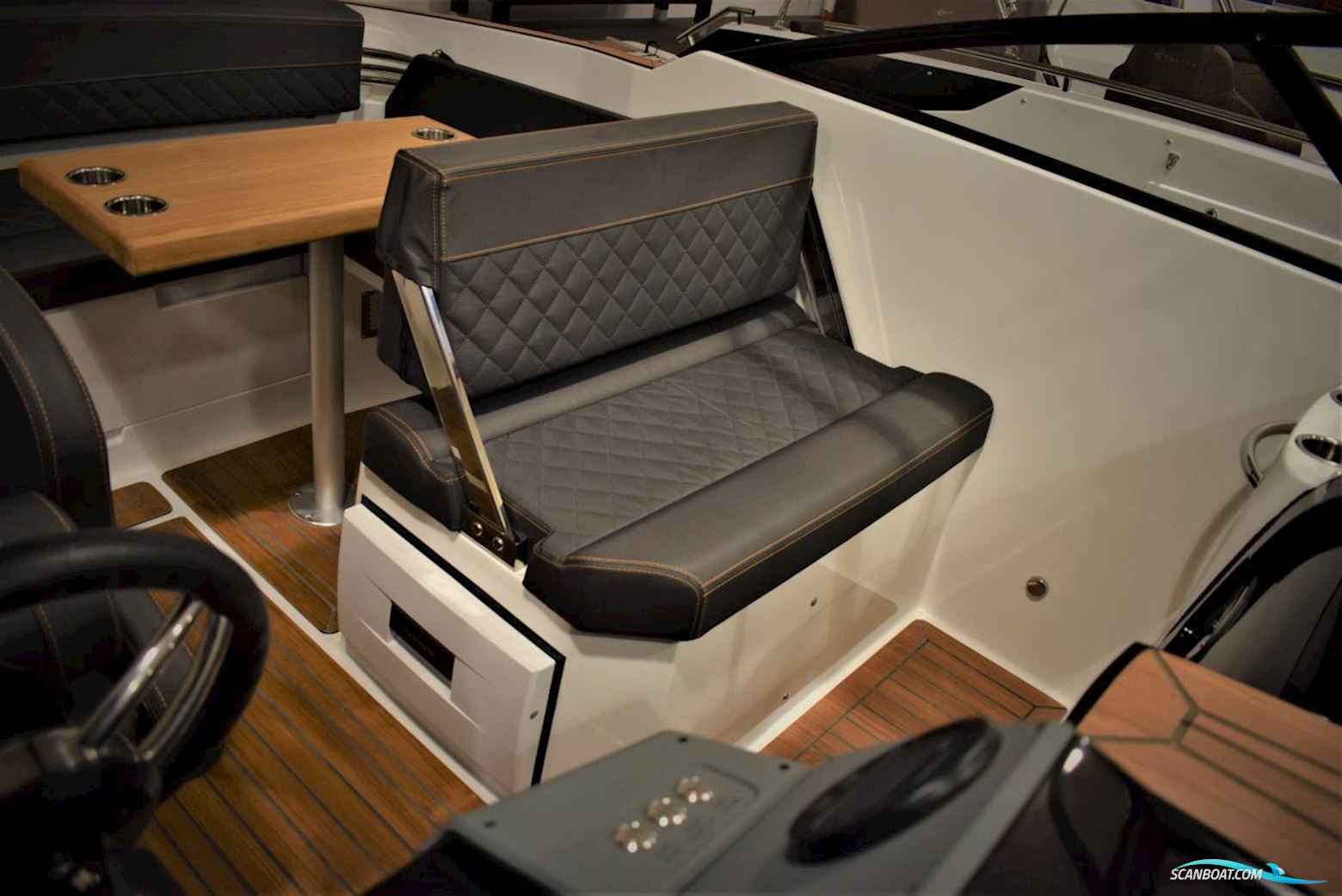 Coaster 600 DC - 100 HK Yamaha/Udstyr