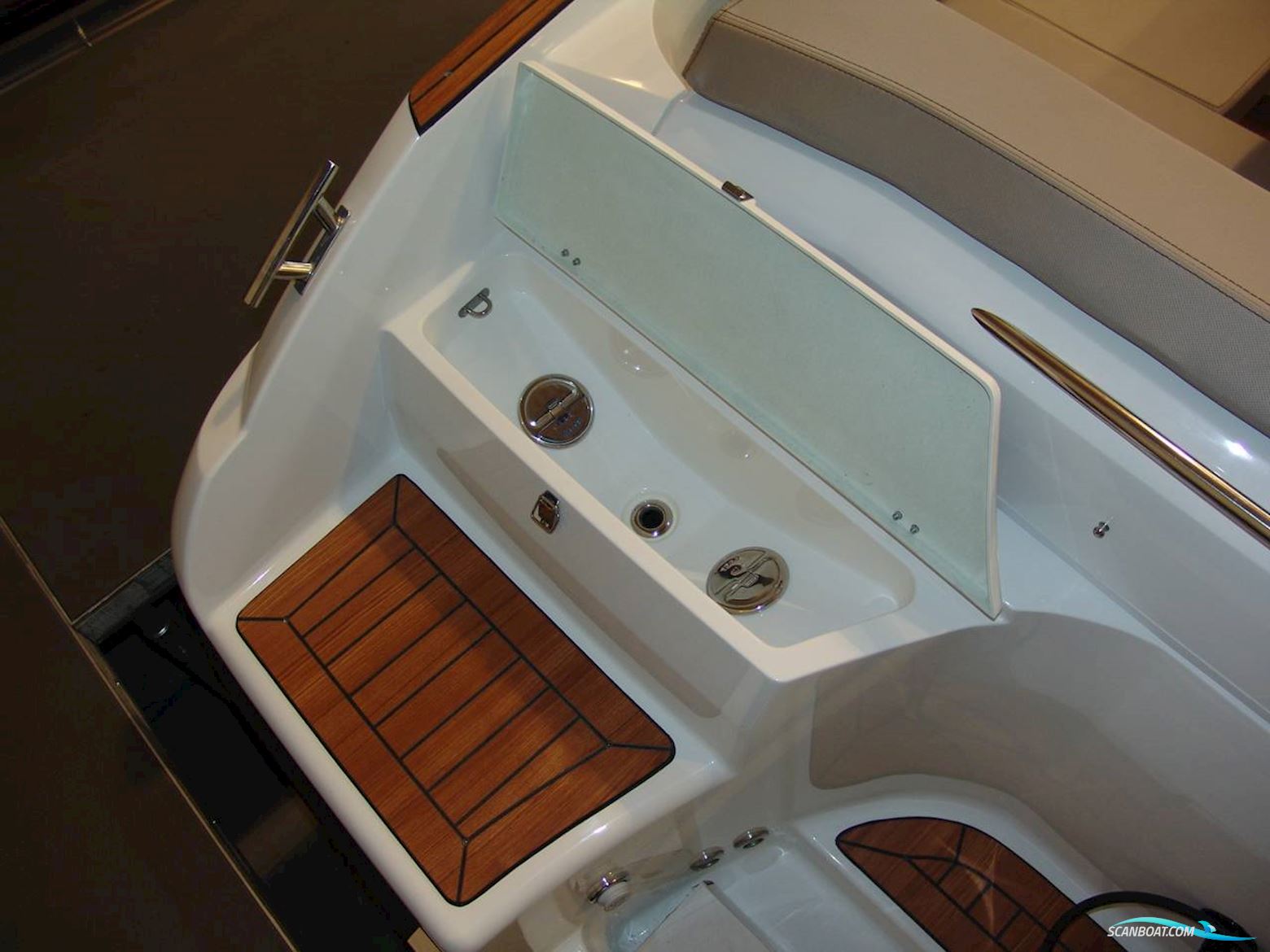 Coaster 600 DC - 100 HK Yamaha/Udstyr