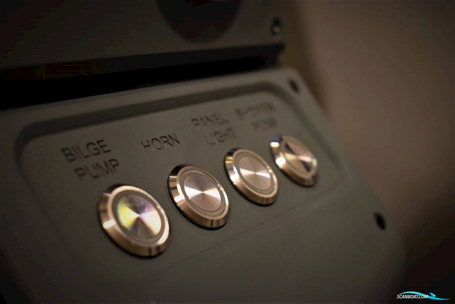 Coaster 600 DC - 100 HK Yamaha/Udstyr