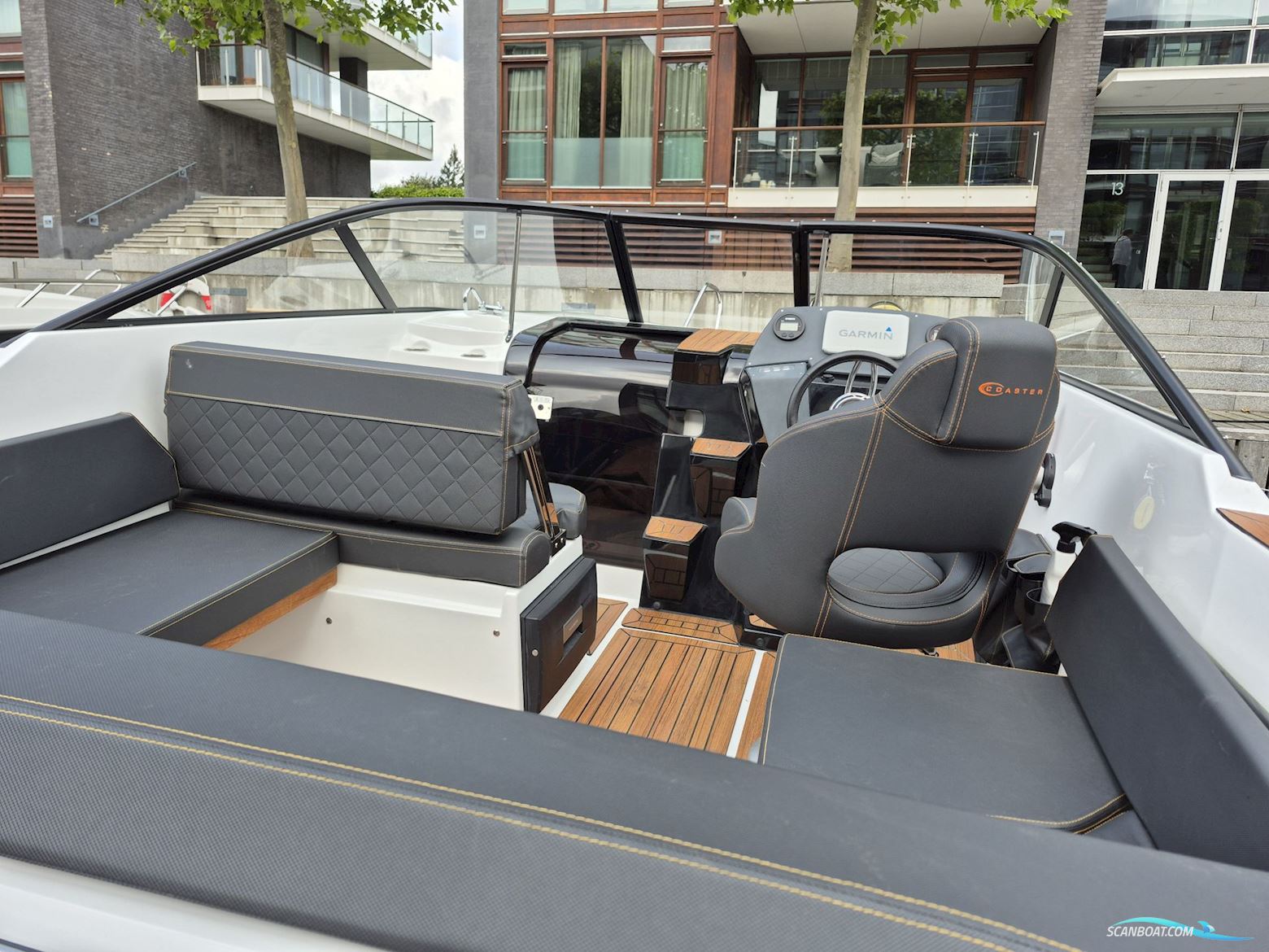 Coaster 600 DC Day Cruiser