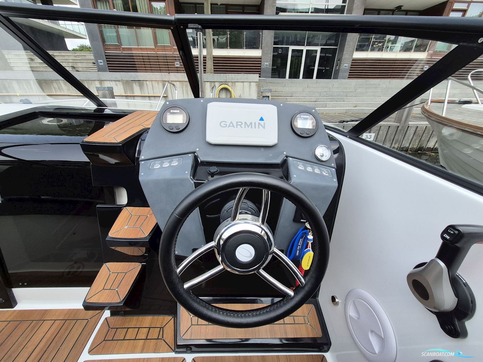 Coaster 600 DC Day Cruiser