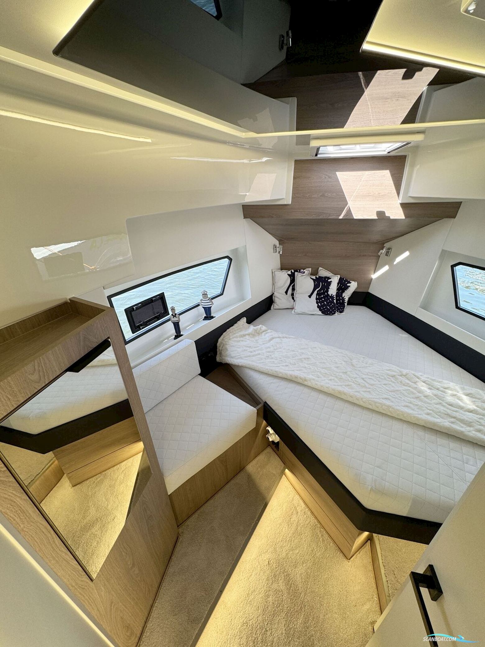Cobra Yachts Campione 41 Fly