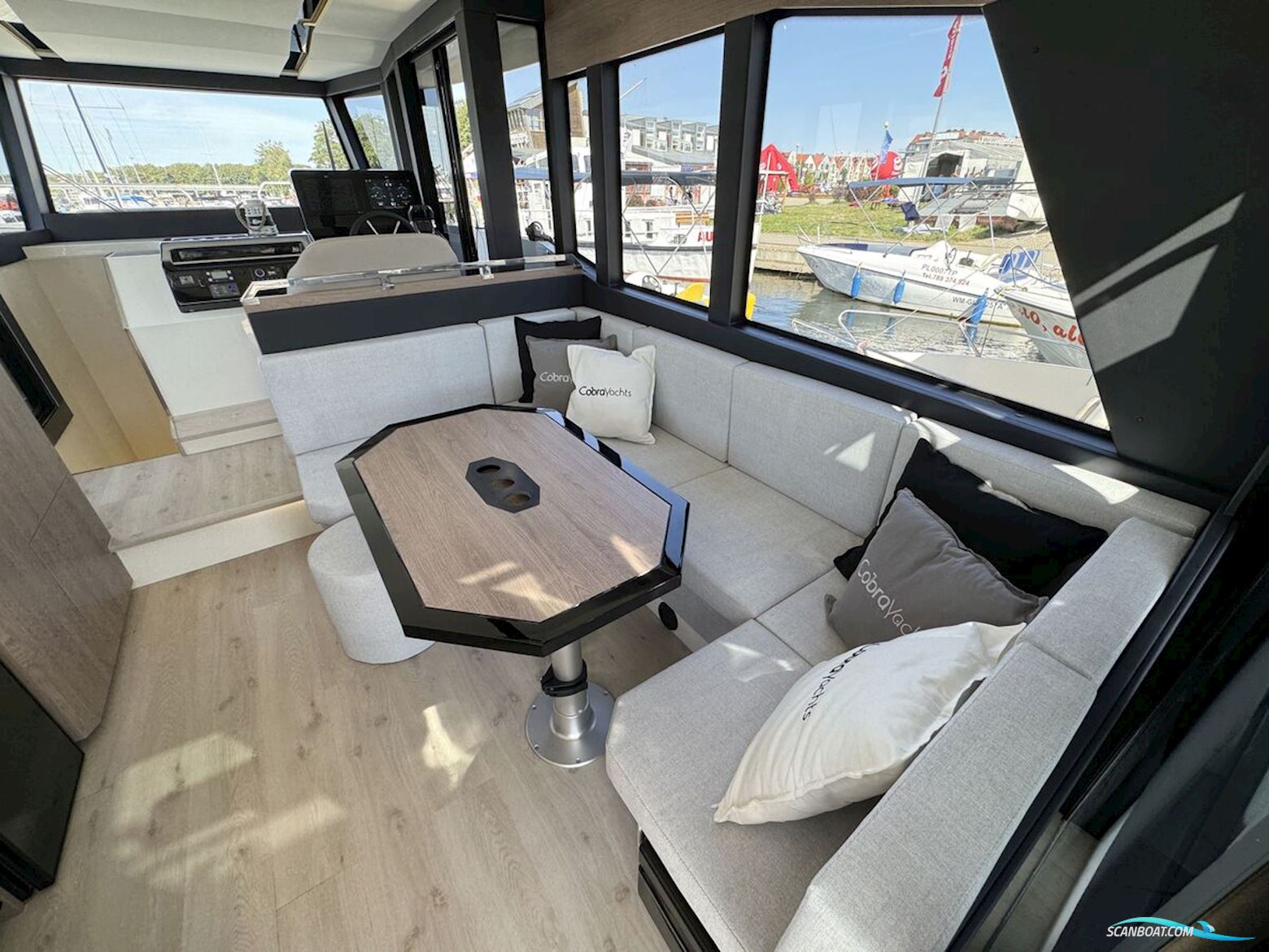 Cobra Yachts Campione 41 Fly