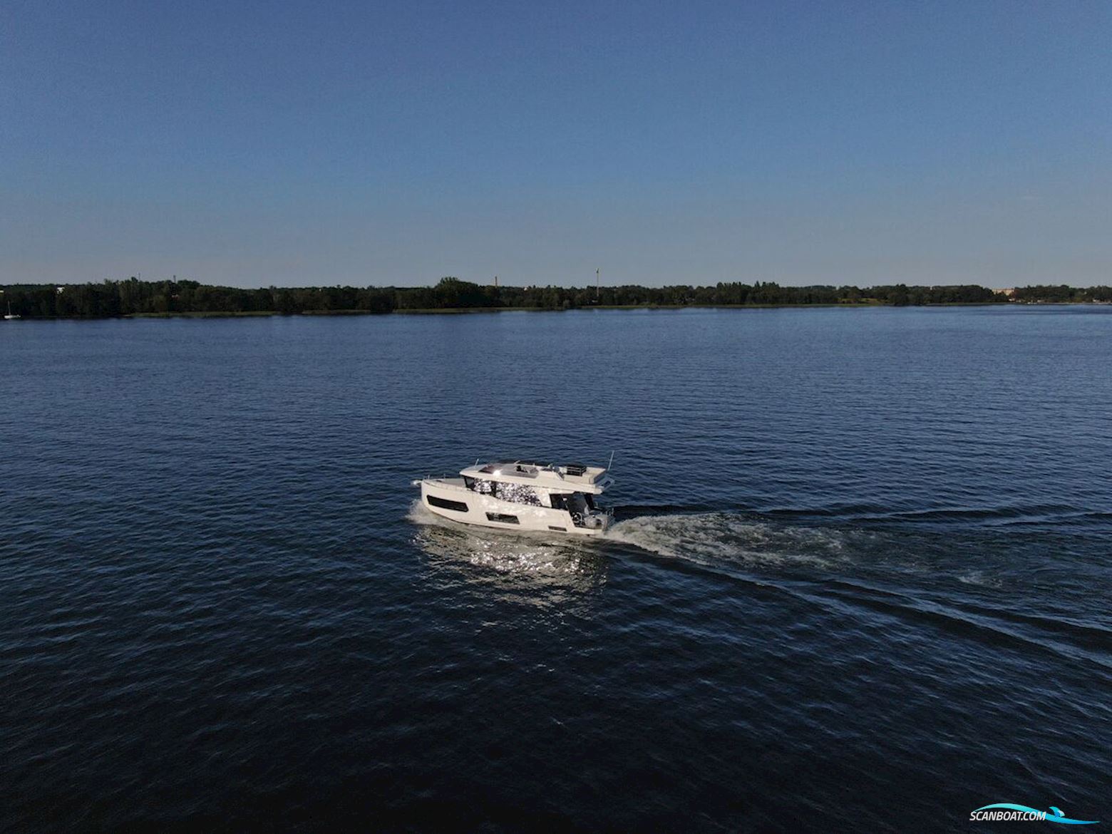 Cobra Yachts Campione 41 Fly