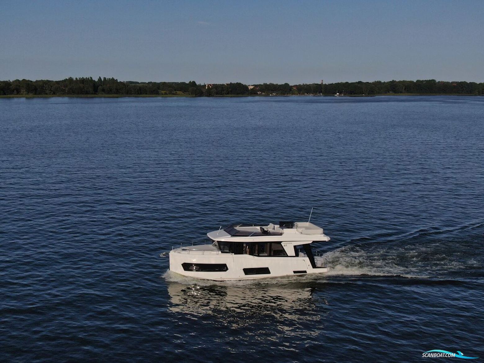 Cobra Yachts Campione 41 Fly