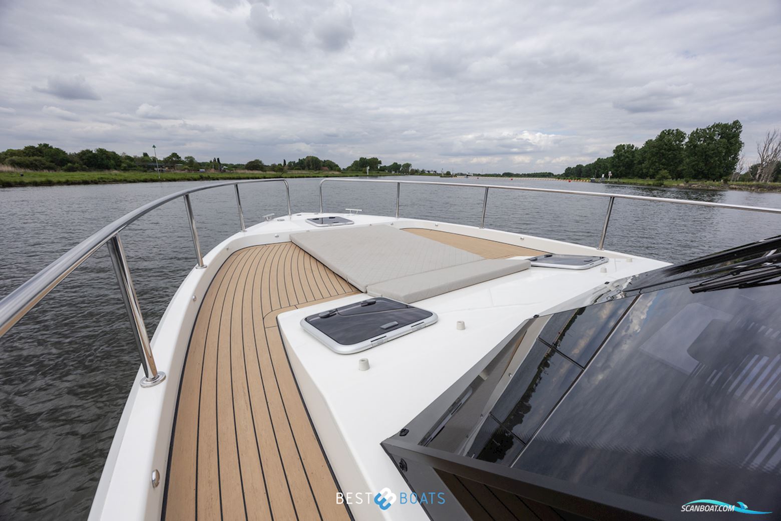 Cobra Yachts Futura 36 Premium Fly