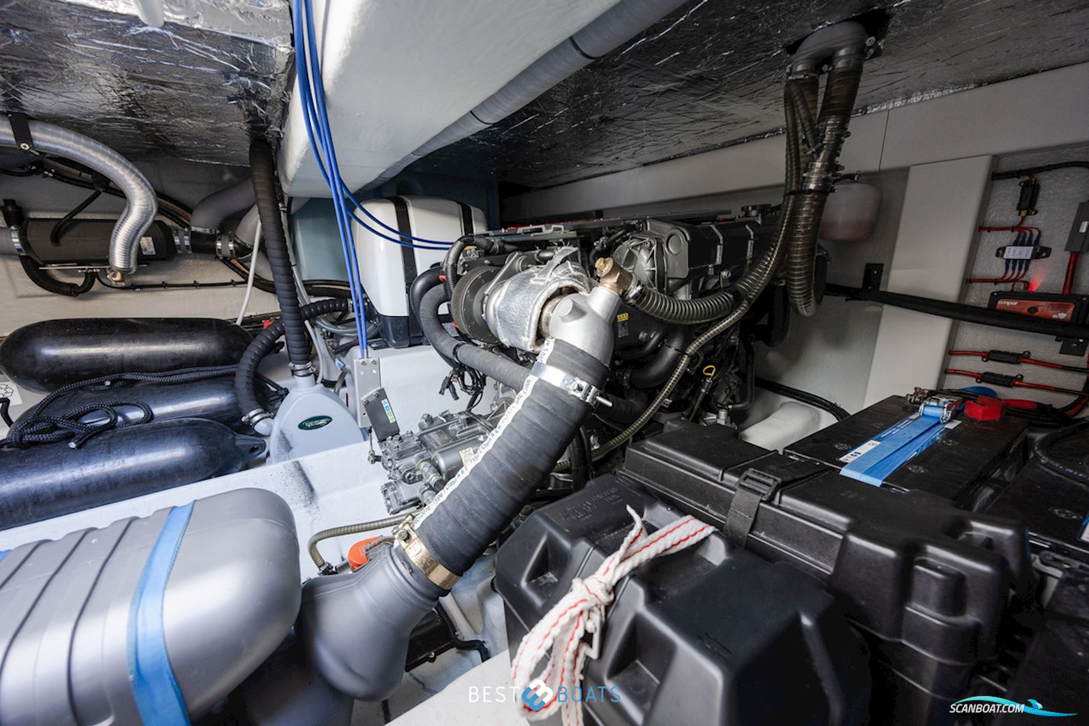Cobra Yachts Futura 36 Premium Fly