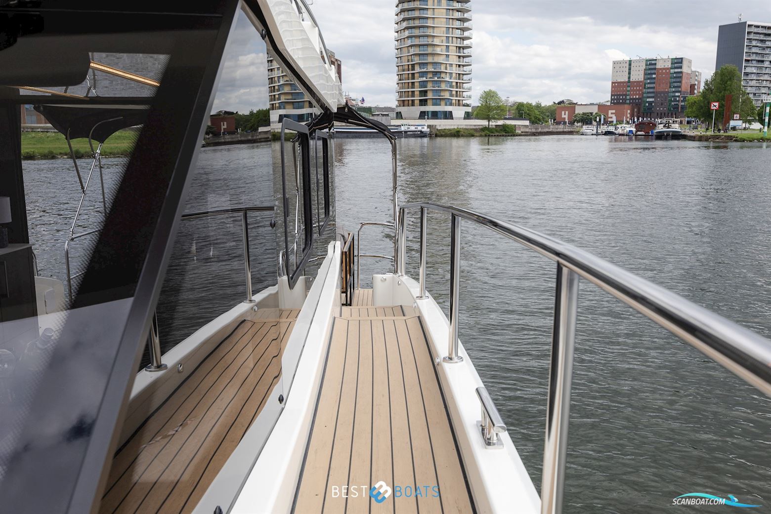 Cobra Yachts Futura 36 Premium Fly
