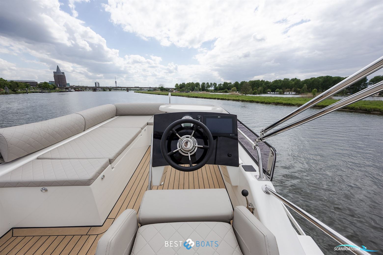Cobra Yachts Futura 36 Premium Fly