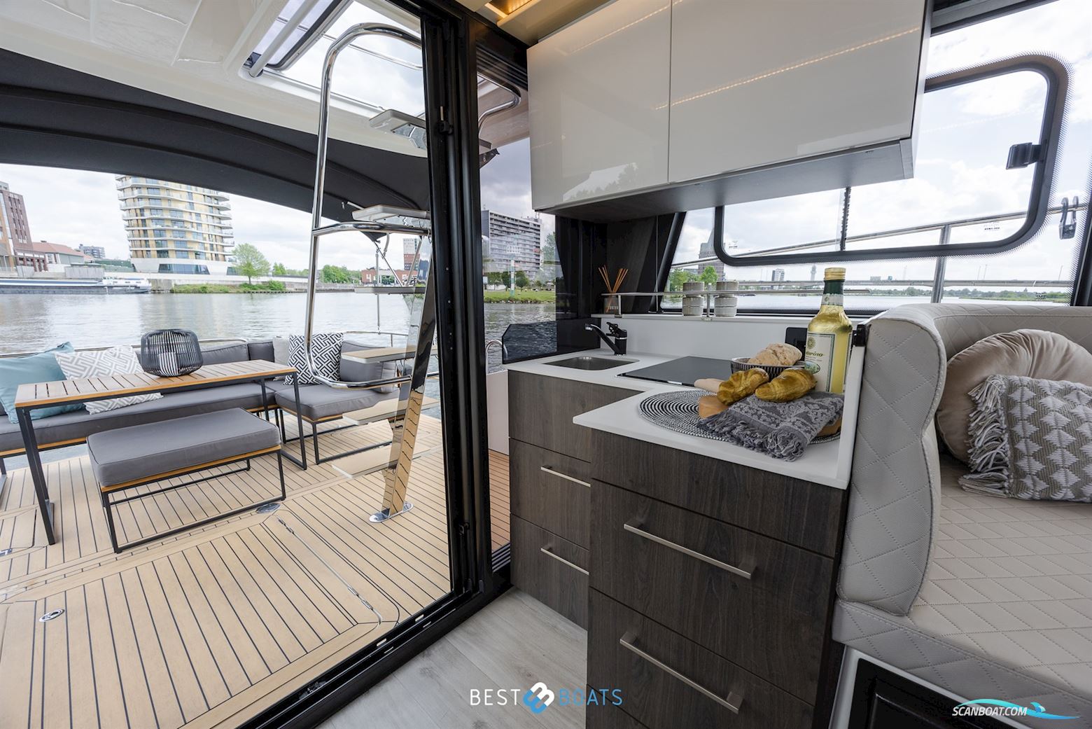 Cobra Yachts Futura 36 Premium Fly