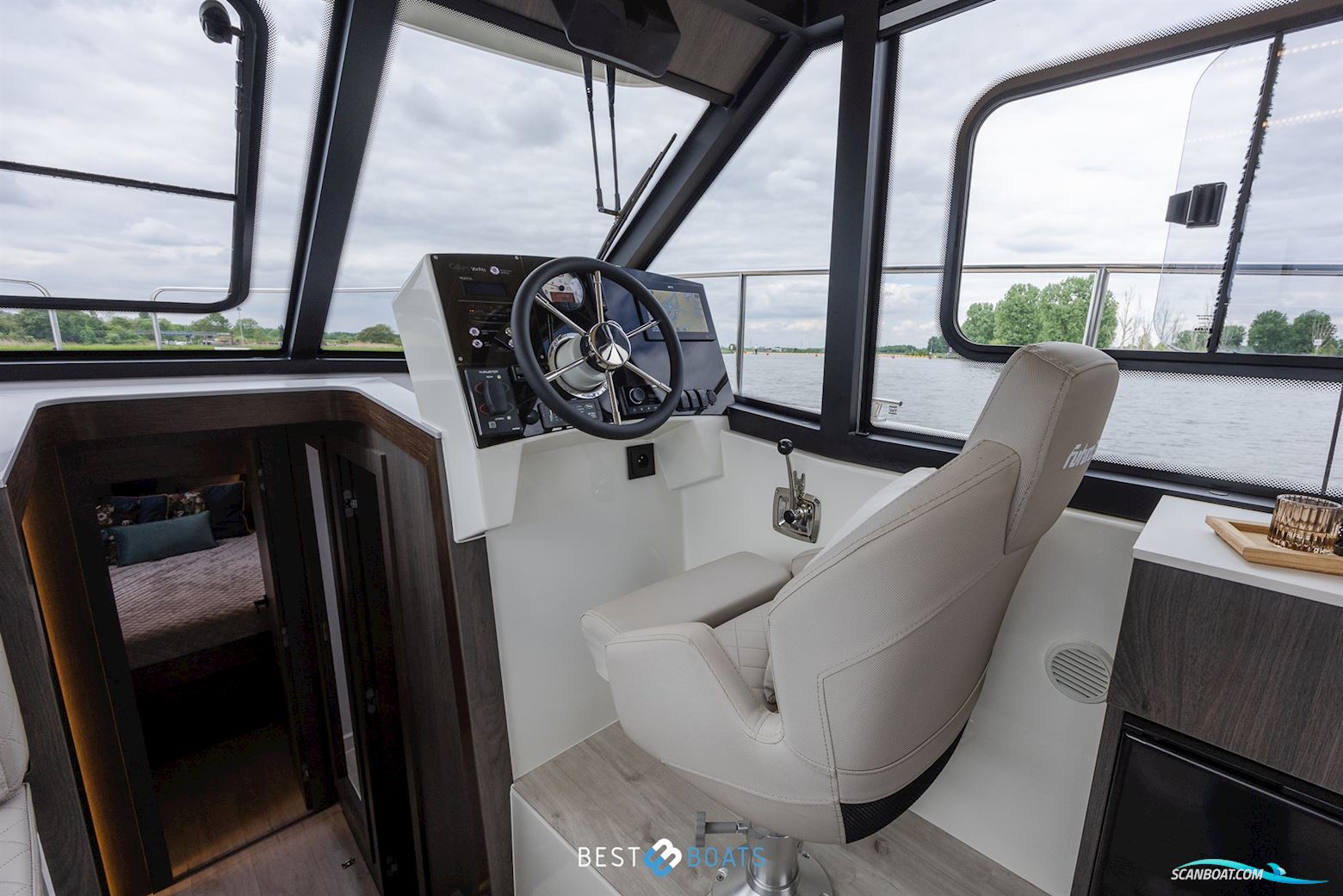 Cobra Yachts Futura 36 Premium Fly
