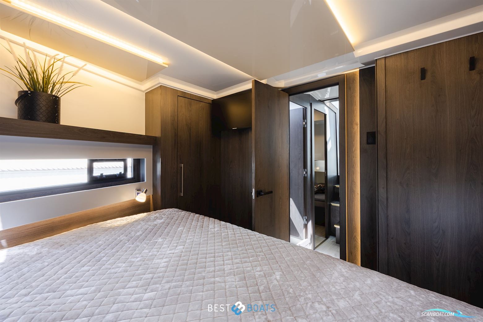 Cobra Yachts Futura 36 Premium Fly