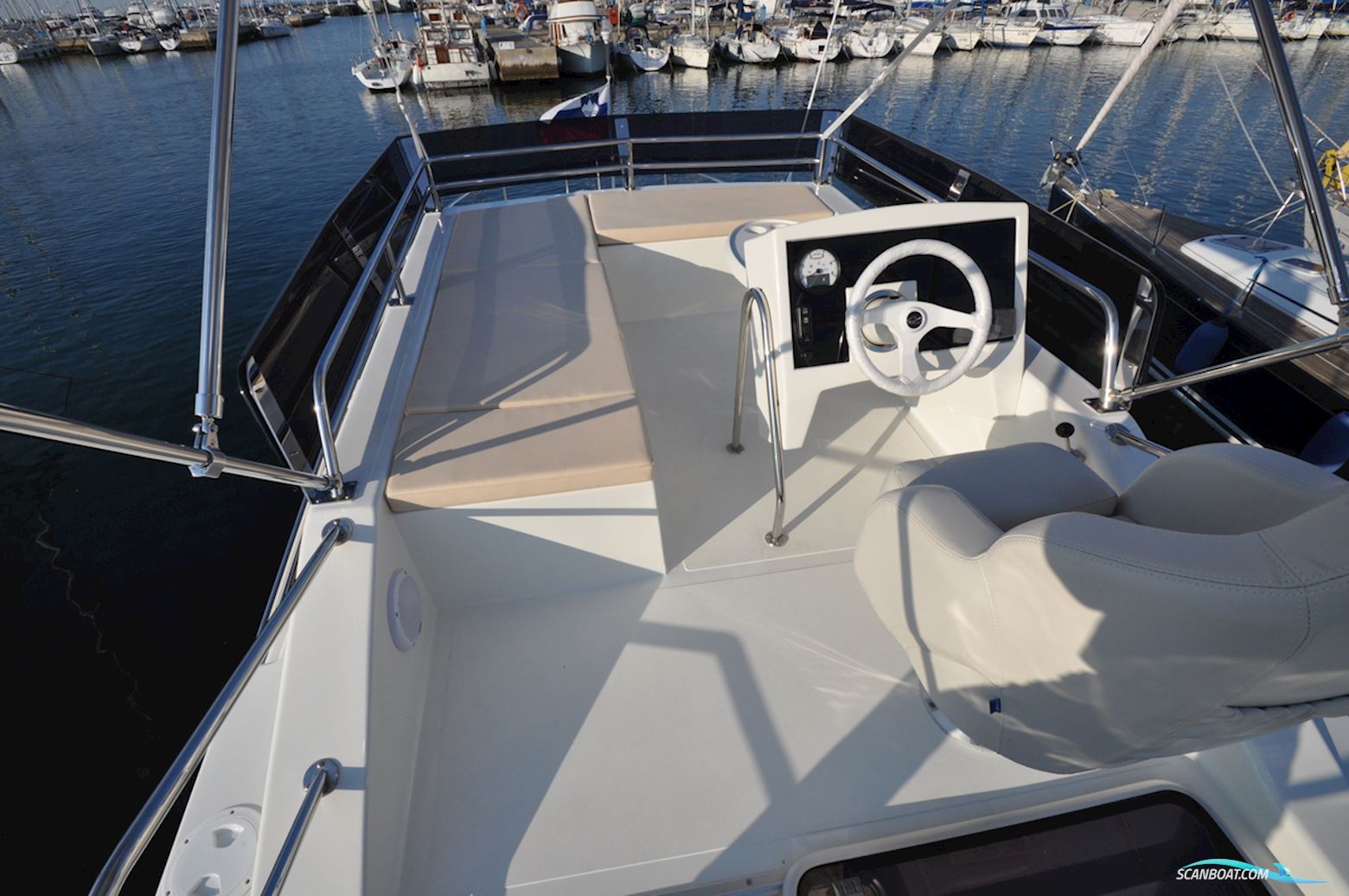 Cobra Yachts Futura 40 Grand Horizon