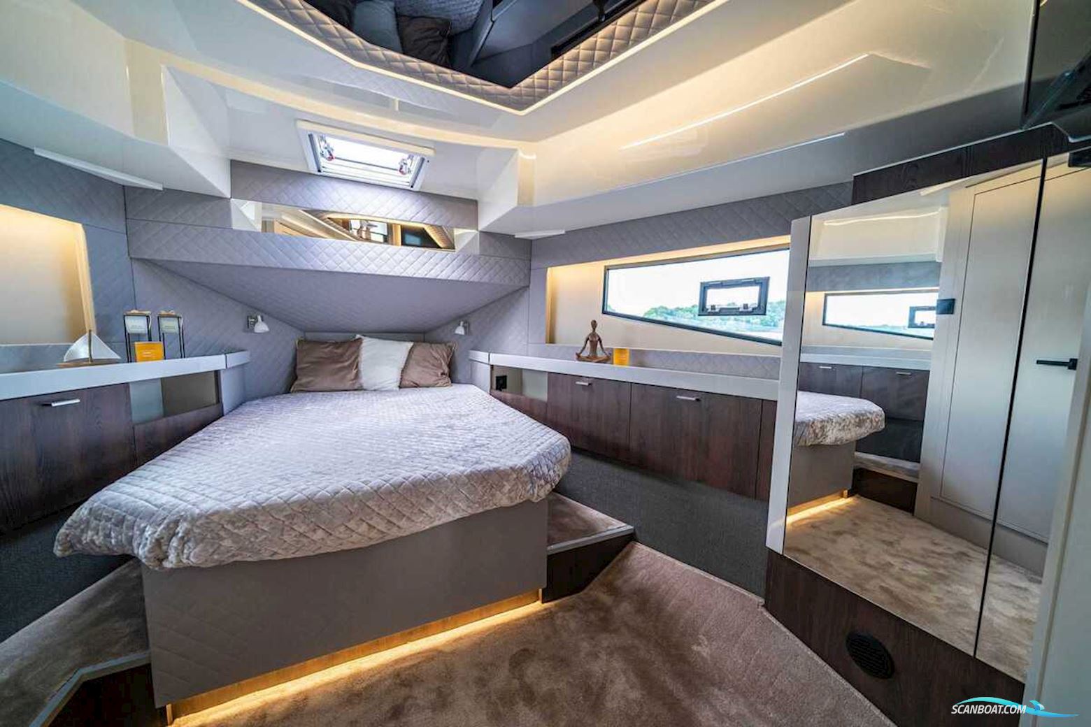 Cobra Yachts Maestro 42 Fly