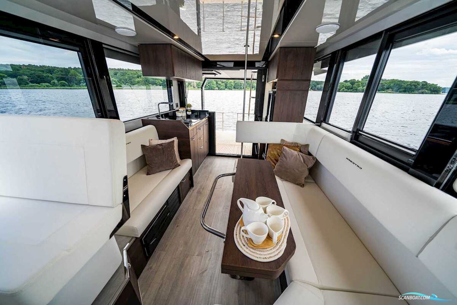 Cobra Yachts Maestro 42 Fly