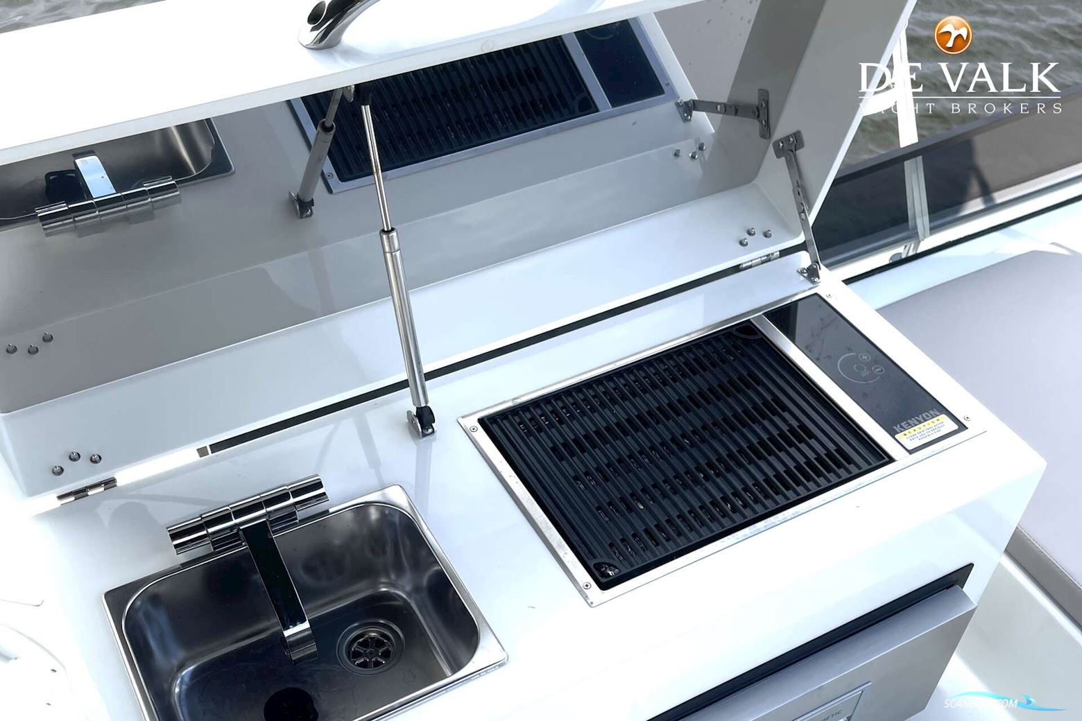 Cobra Yachts Maestro 42