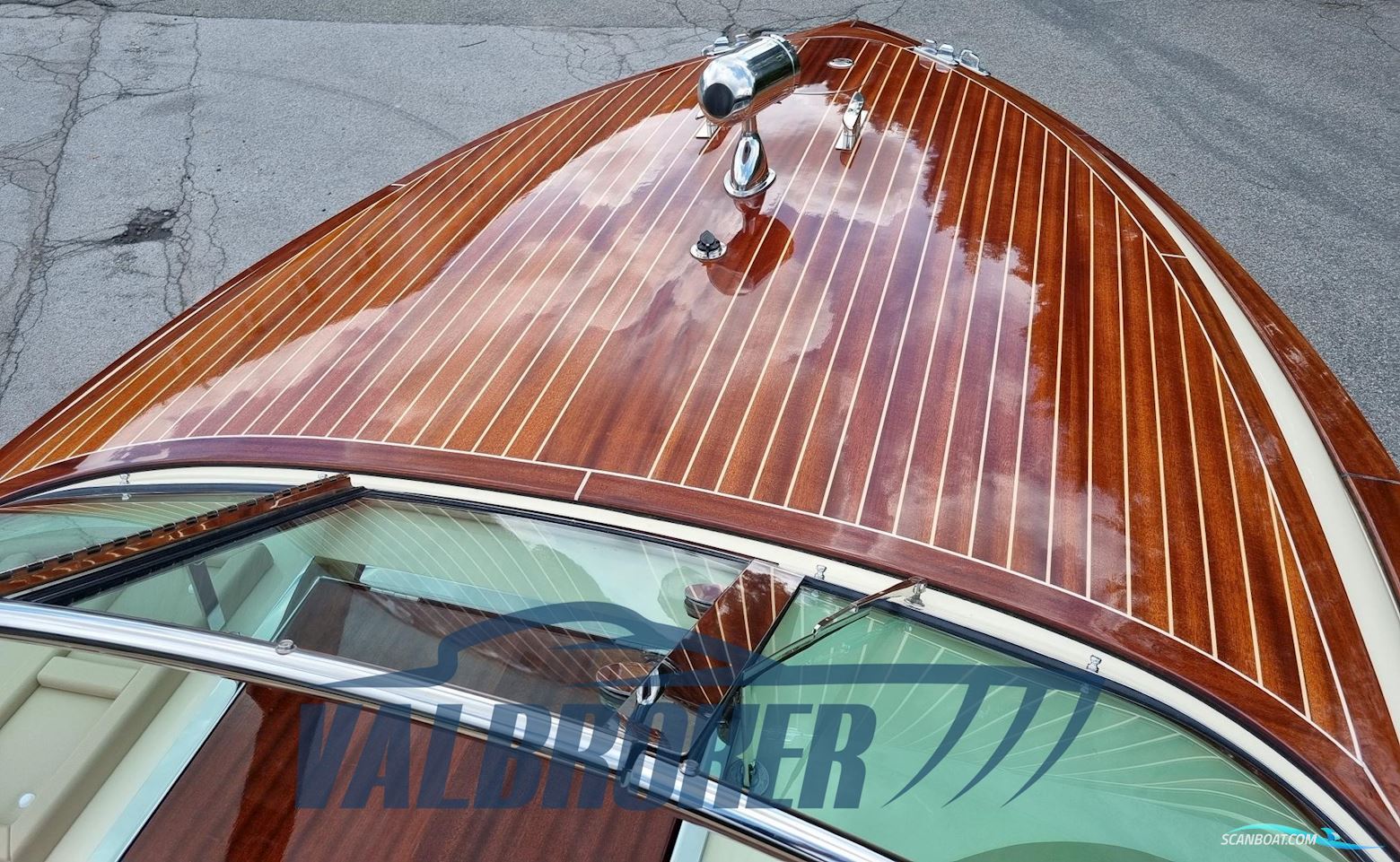 Comitti Wooden Boats Venezia 25 Classic Mahogany