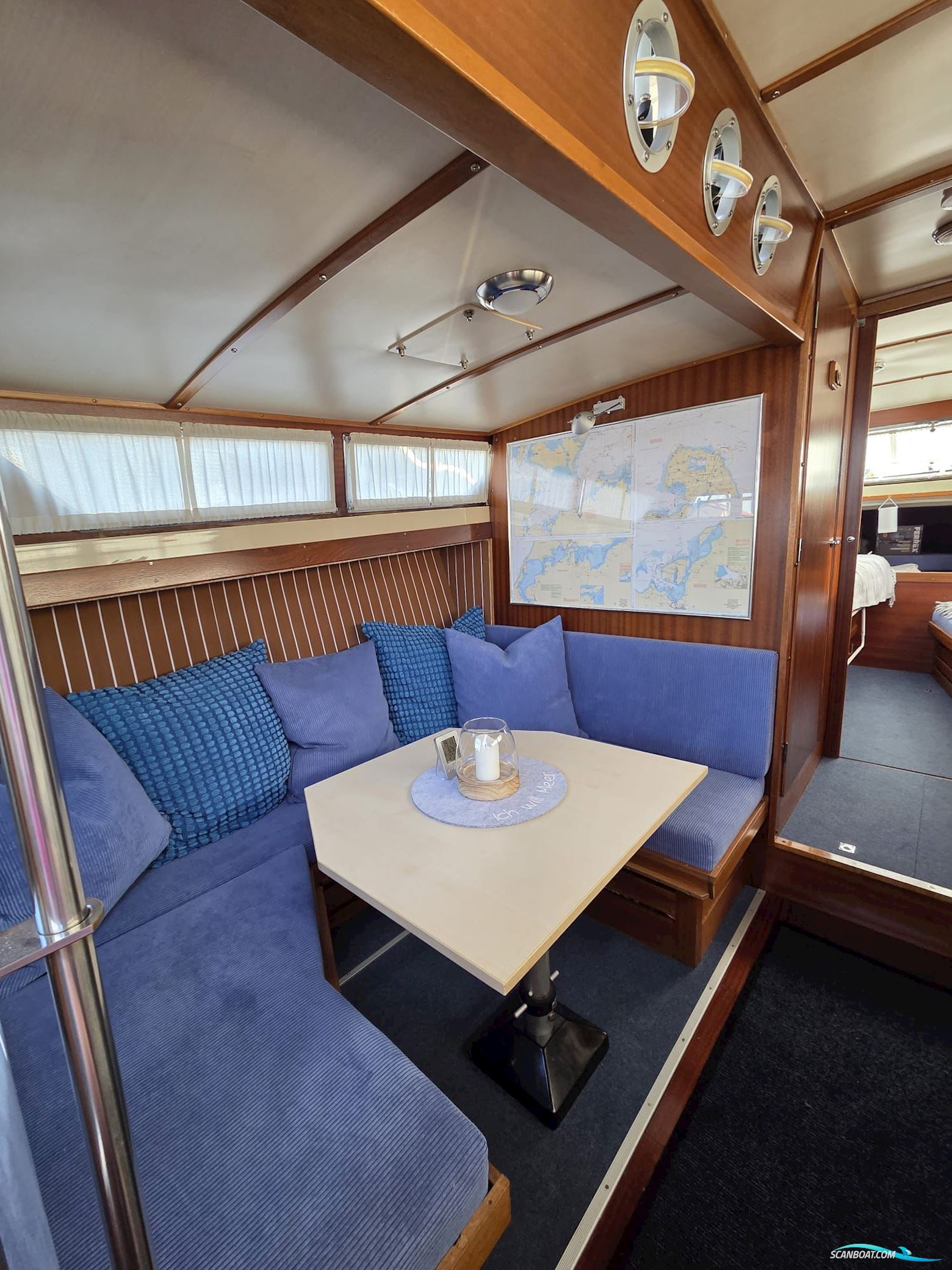 Coronet Commander 32