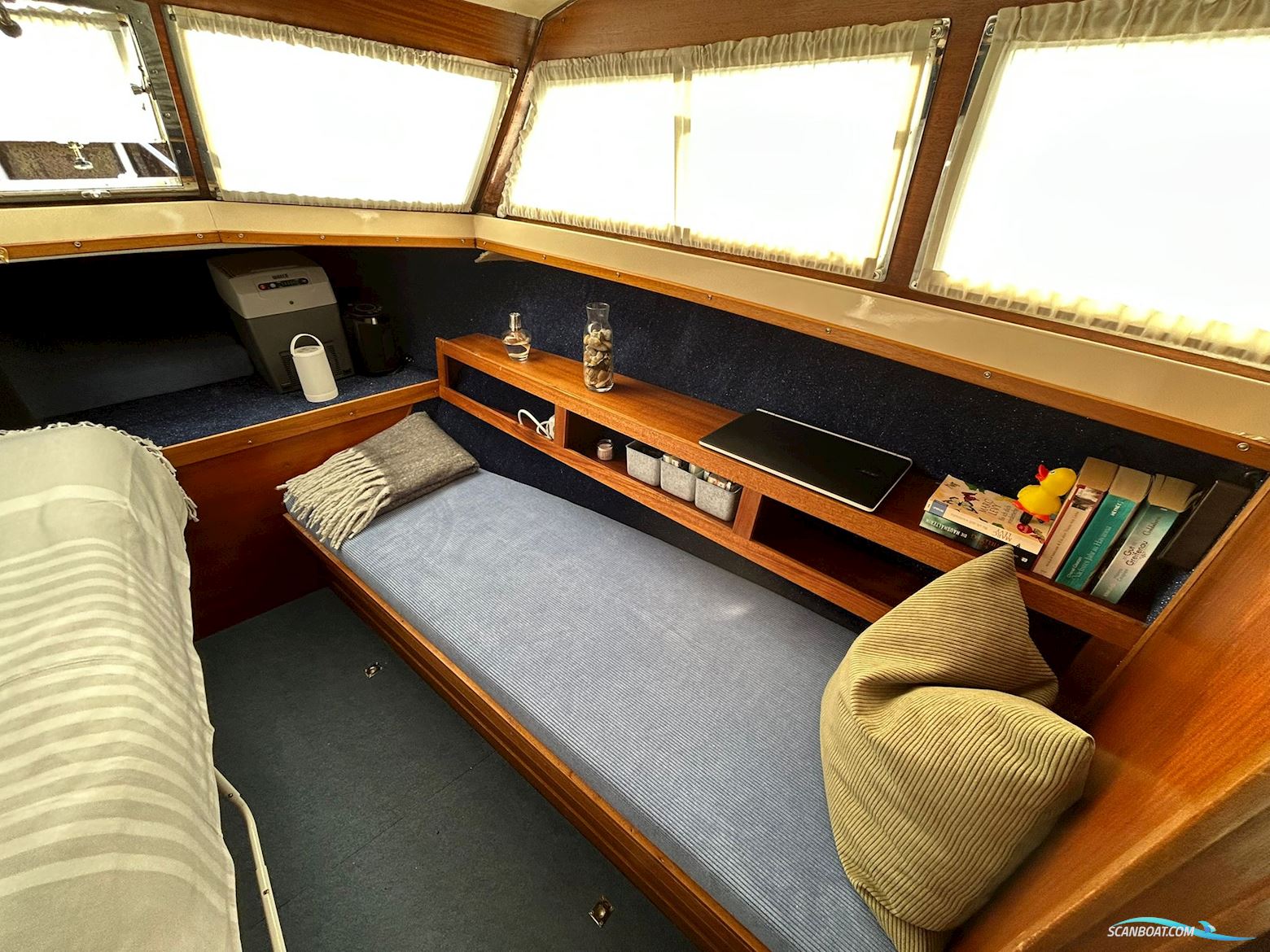 Coronet Commander 32