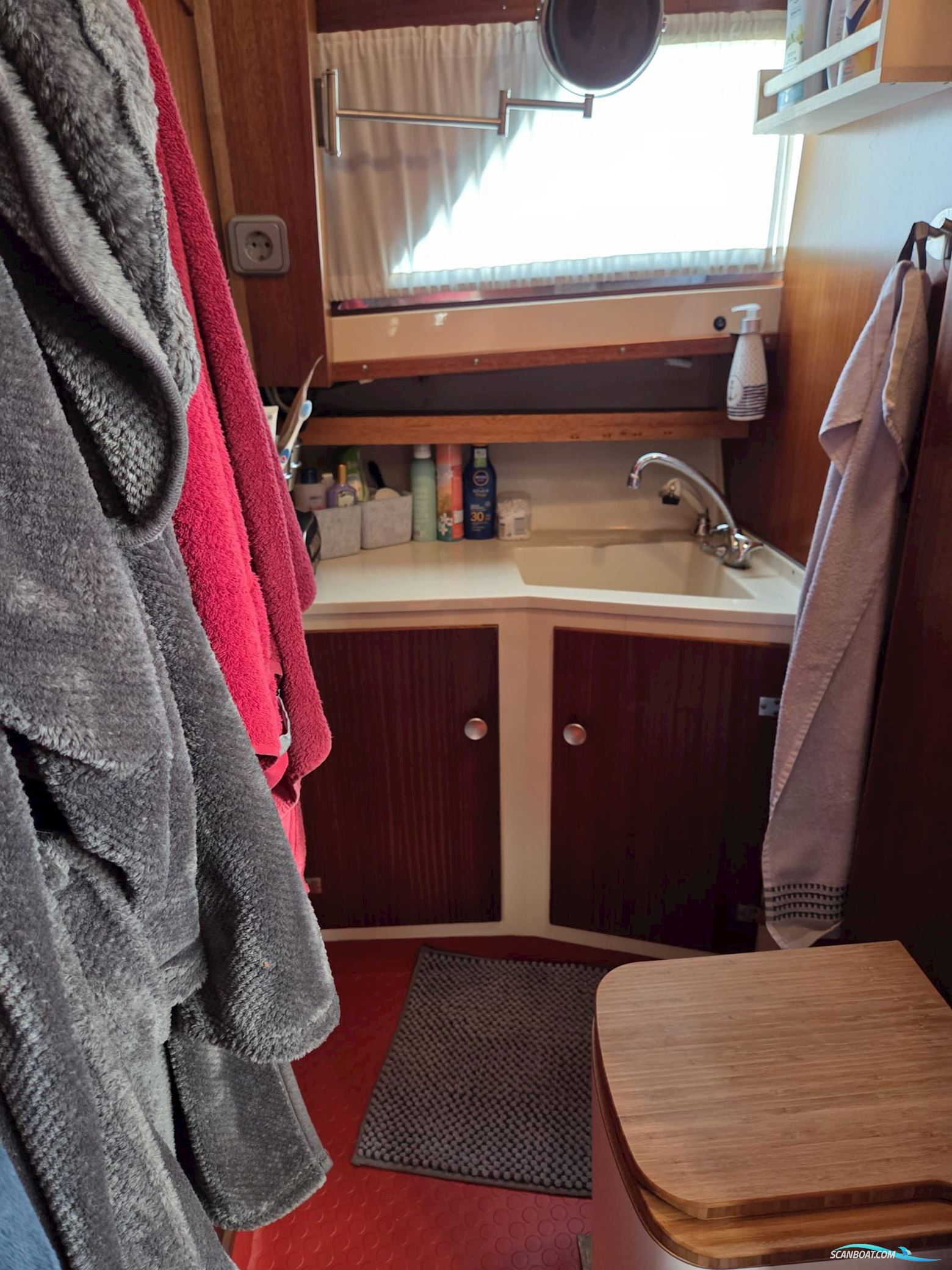 Coronet Commander 32