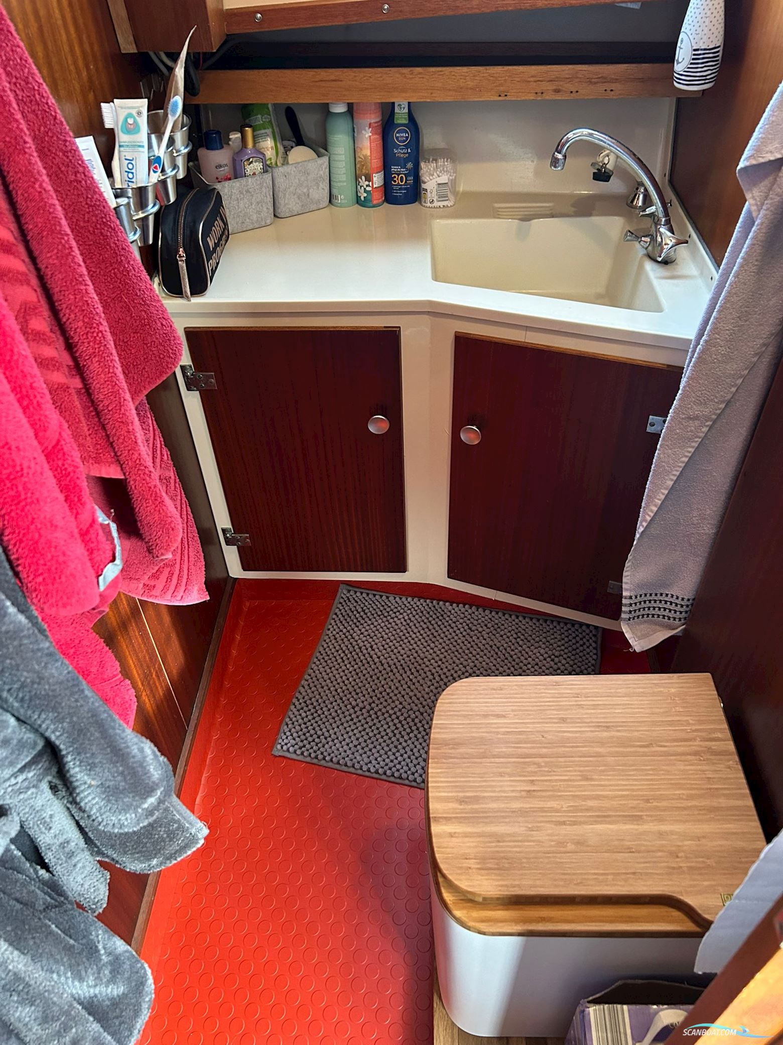 Coronet Commander 32