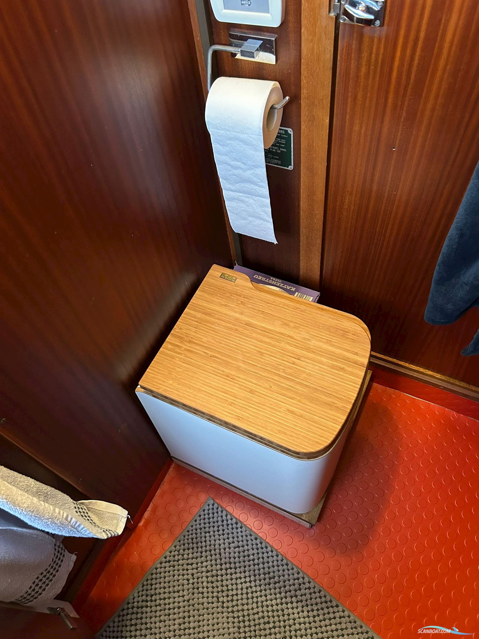 Coronet Commander 32