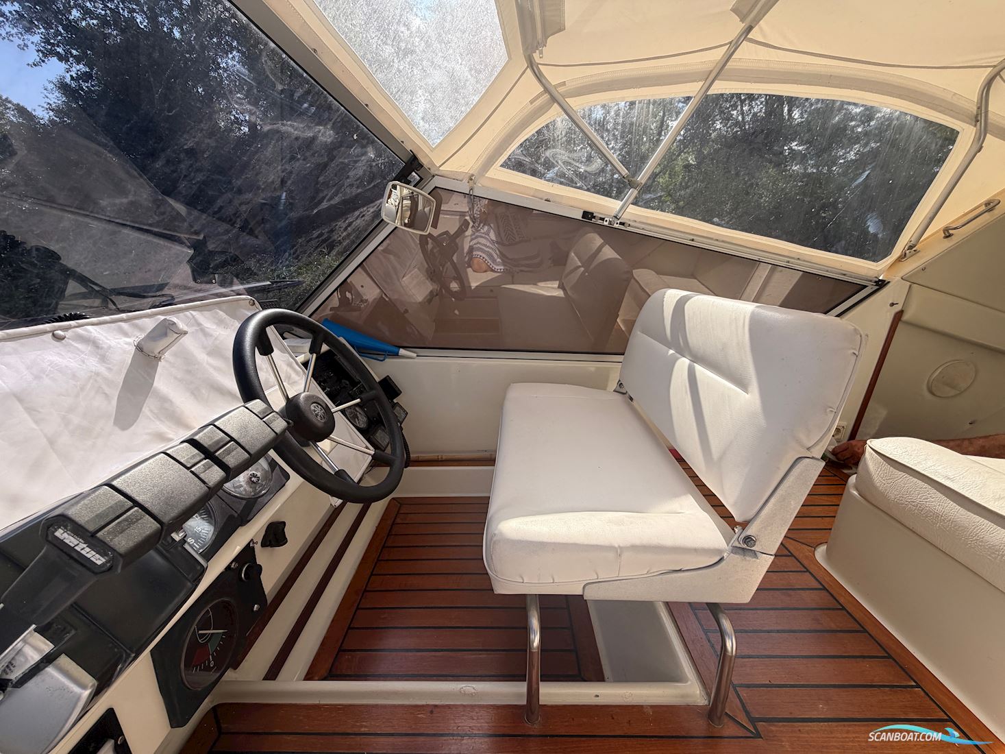 Coronet Commander 38`