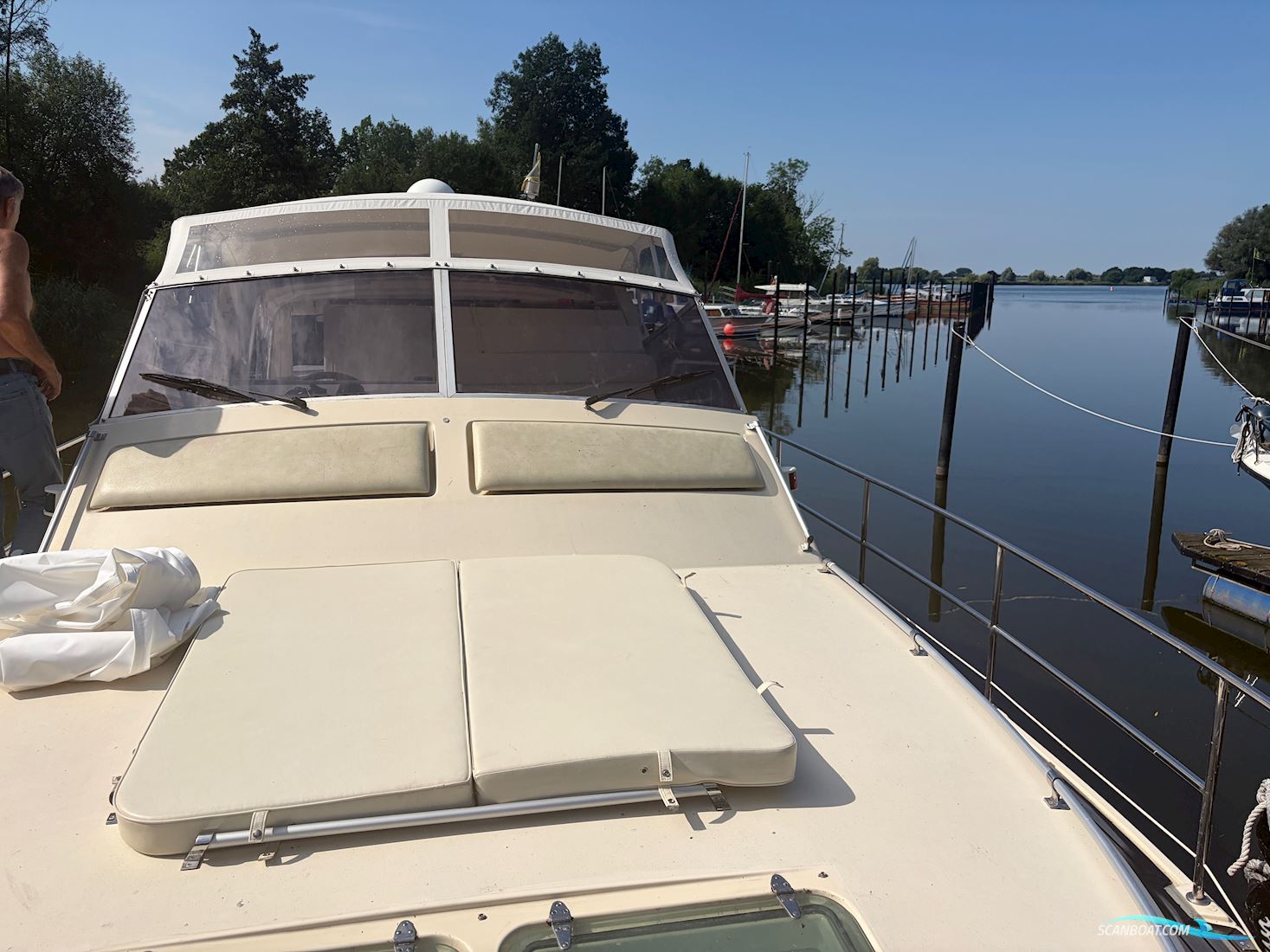 Coronet Commander 38`