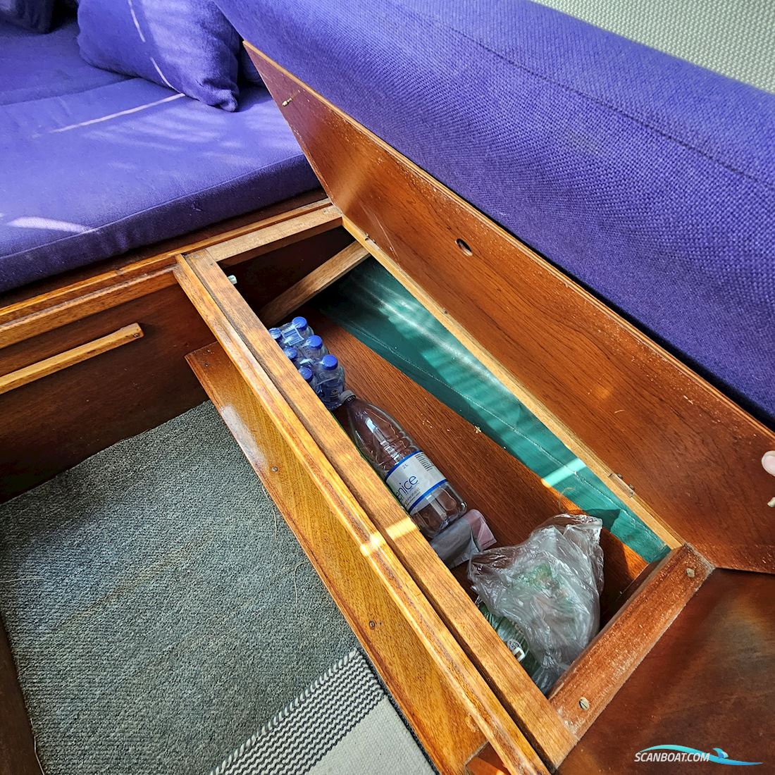 Coronet De Luxe 24 Cabin, i April Nyere Mercury Motor