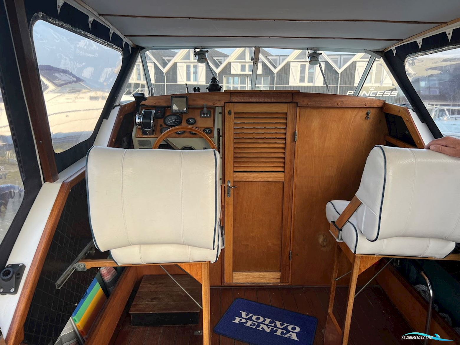 Coronet De Luxe 24 Cabin