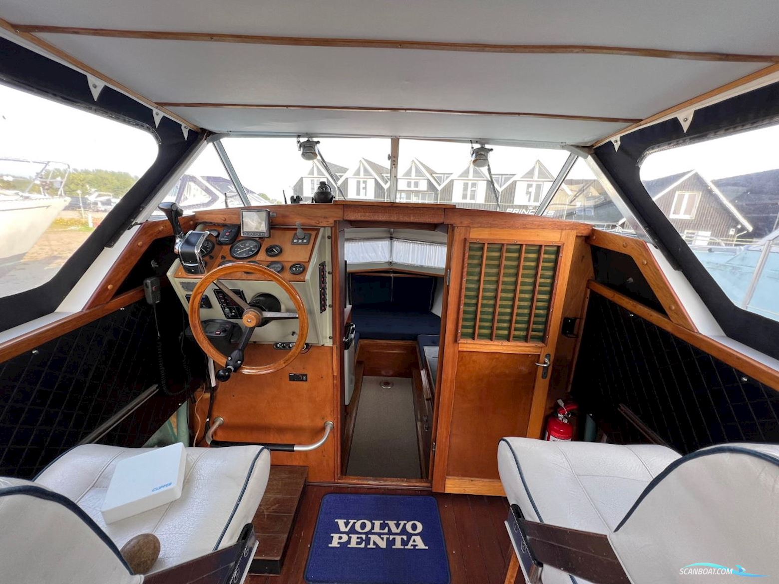 Coronet De Luxe 24 Cabin