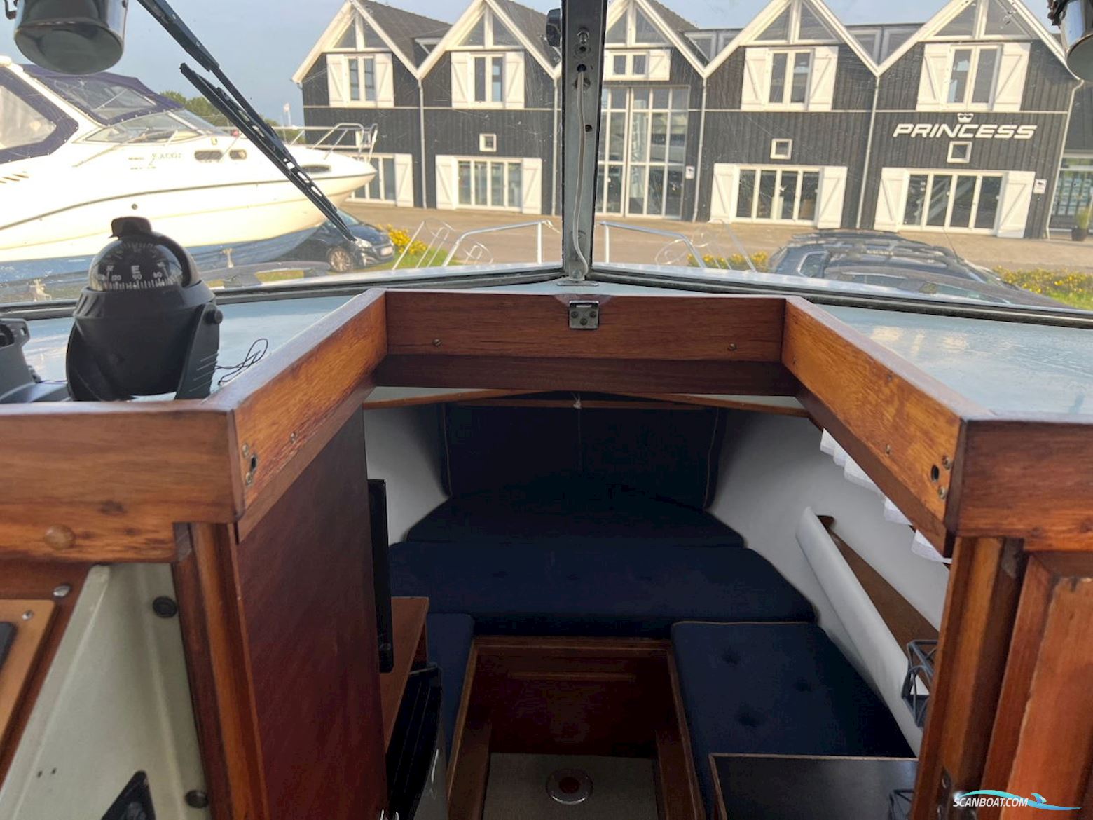 Coronet De Luxe 24 Cabin