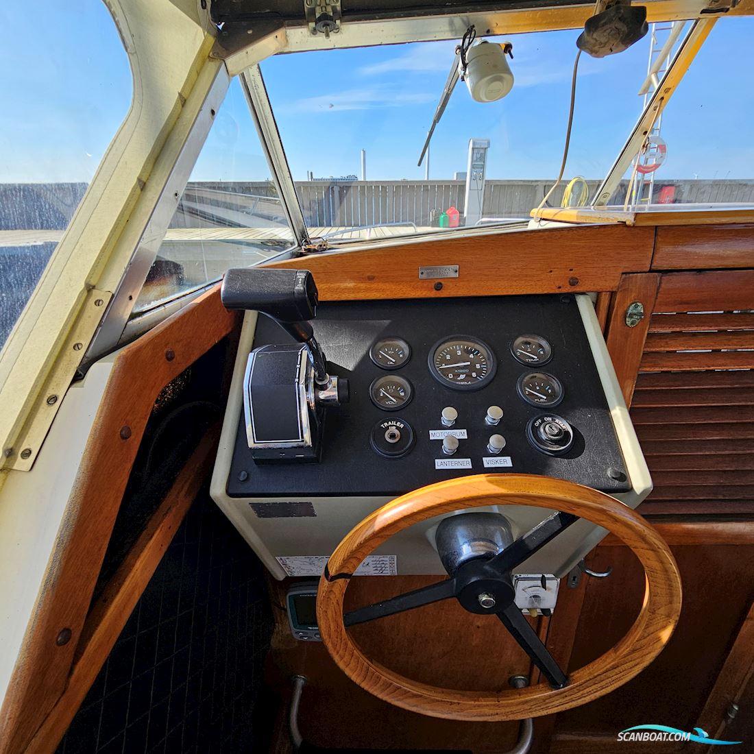 Coronet De Luxe 24 Cabin, Special Kun nu i April Nyere Mercury Motor