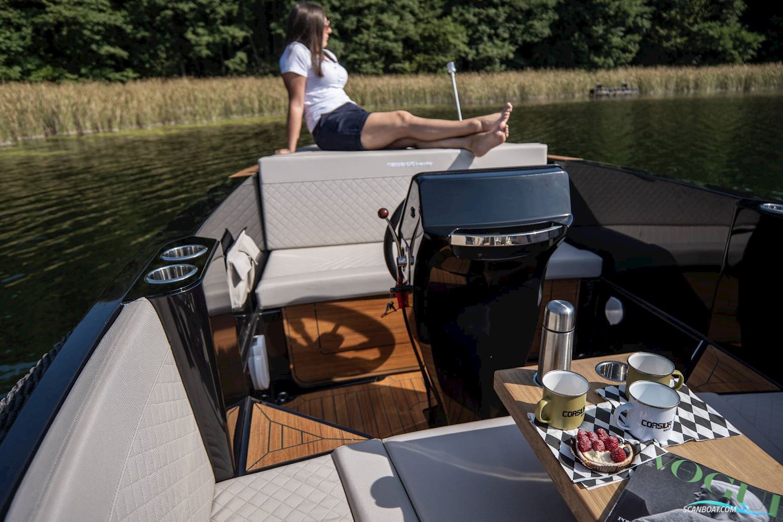 Corsiva 625 Tender 25 HK Yamaha/Udstyr