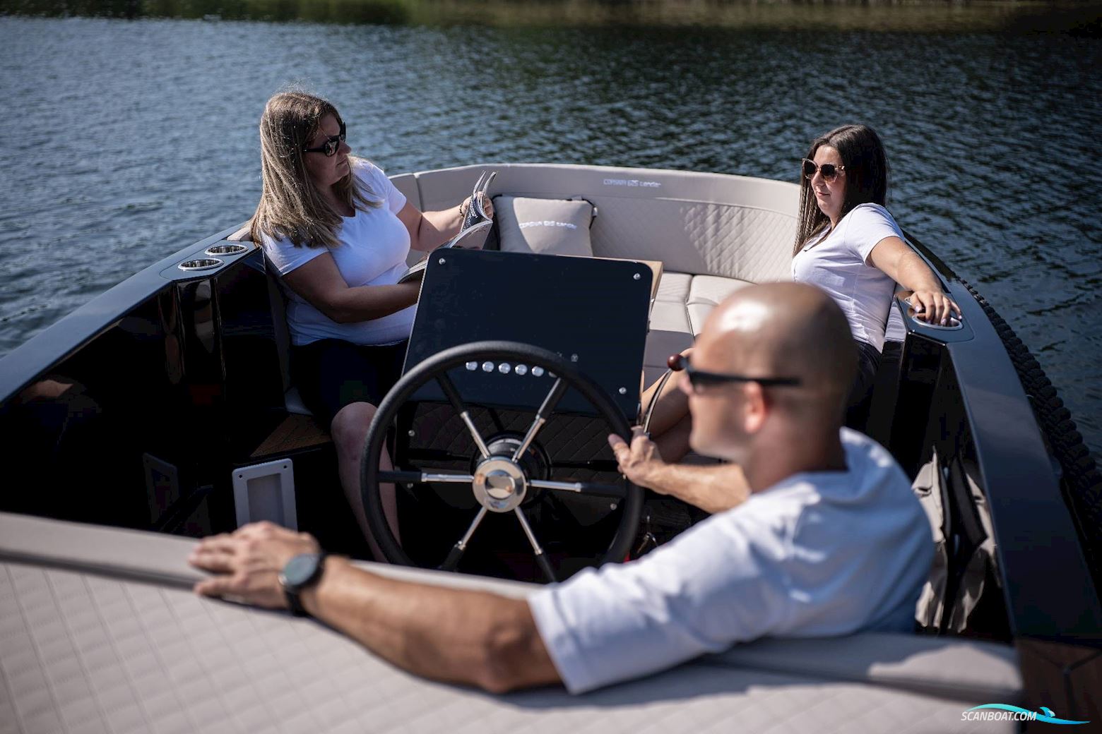 Corsiva 625 Tender 25 HK Yamaha/Udstyr