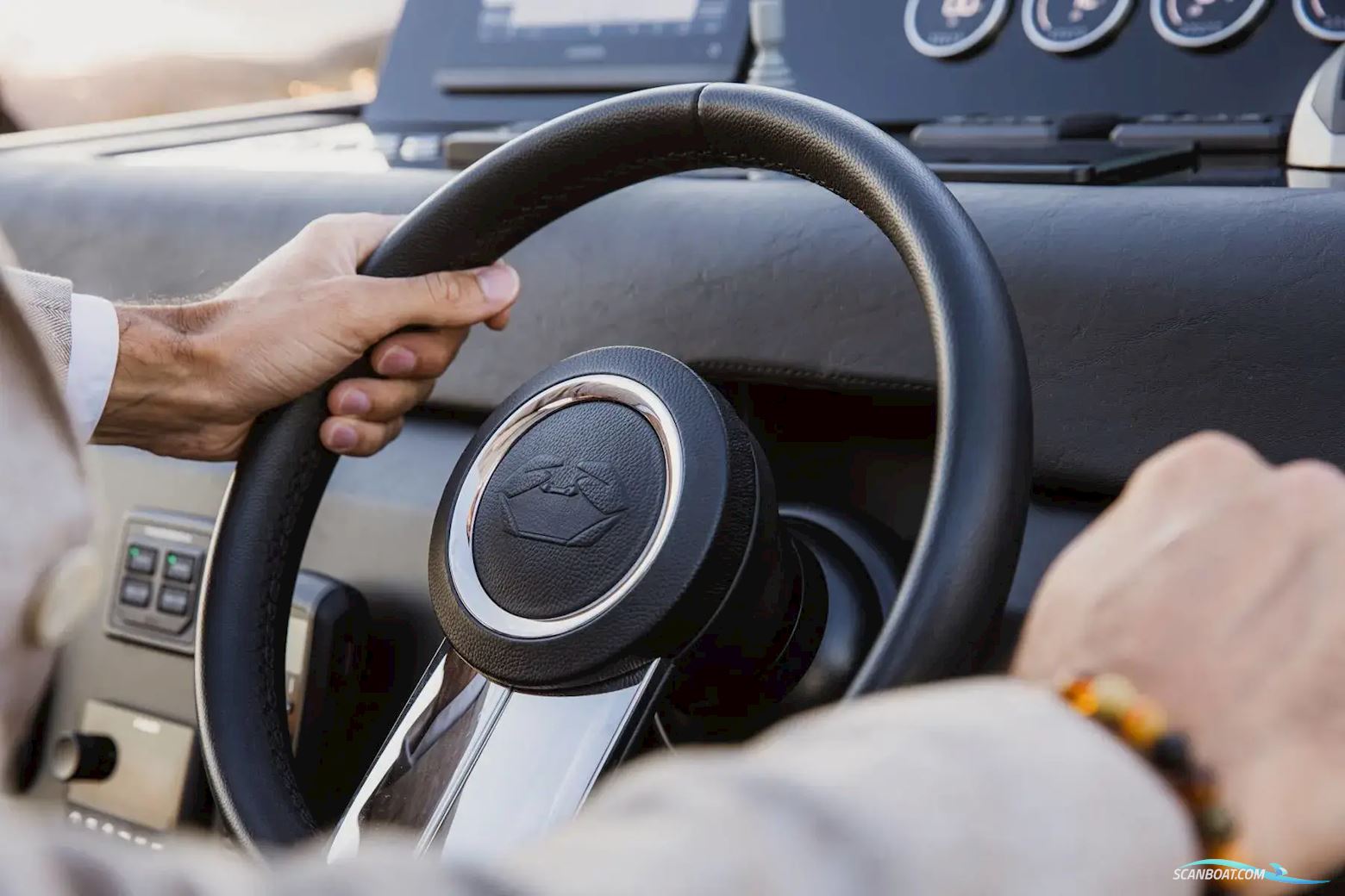 Cranchi A32 LT - New Preorder Fra