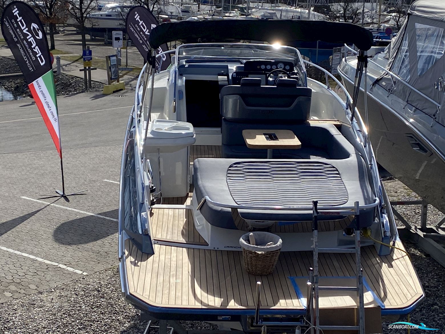 Cranchi E30 Endurance (2021) YDERLIGERE NEDSAT