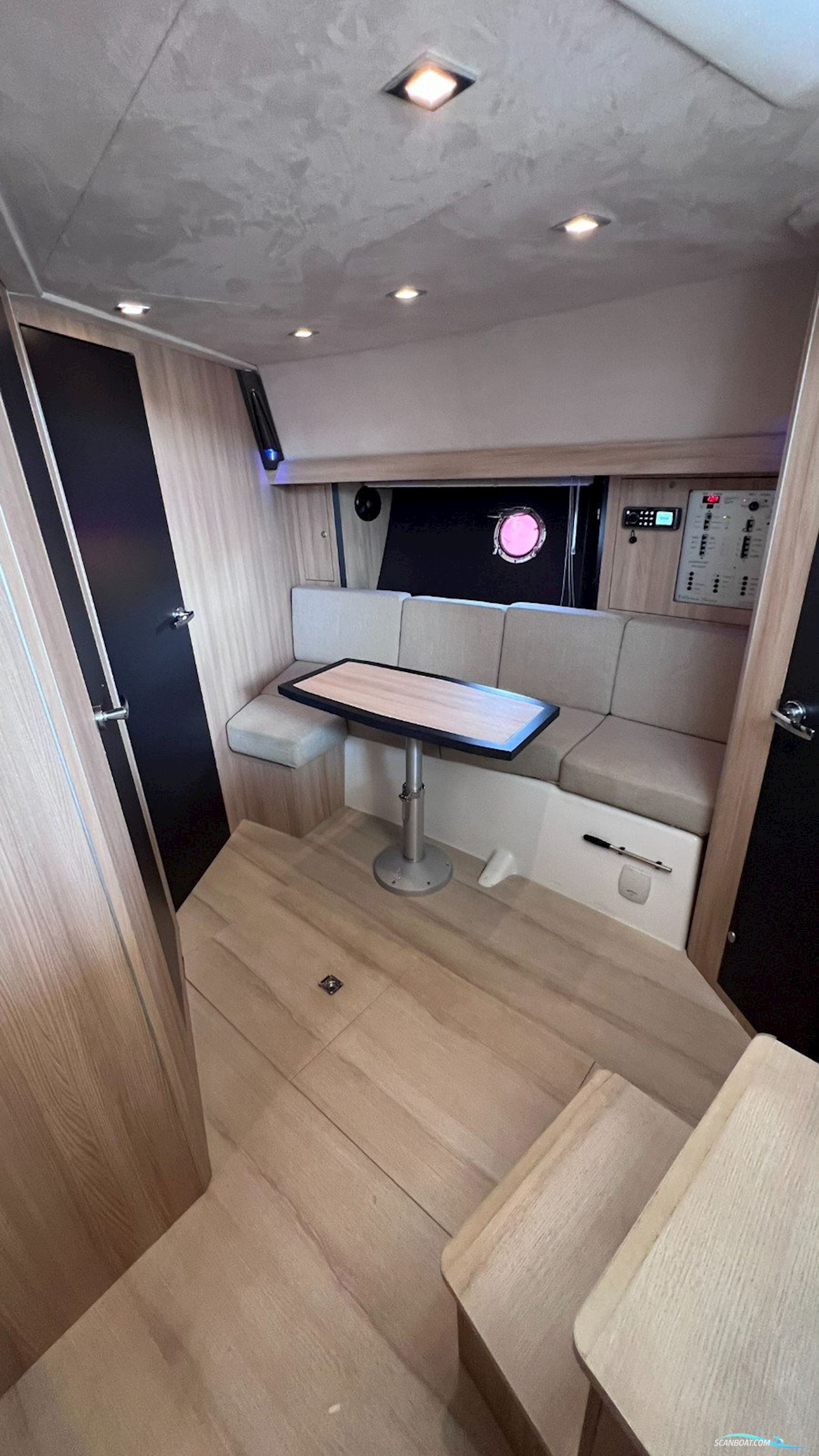 Cranchi M 38 HT - 2013 - DIESEL