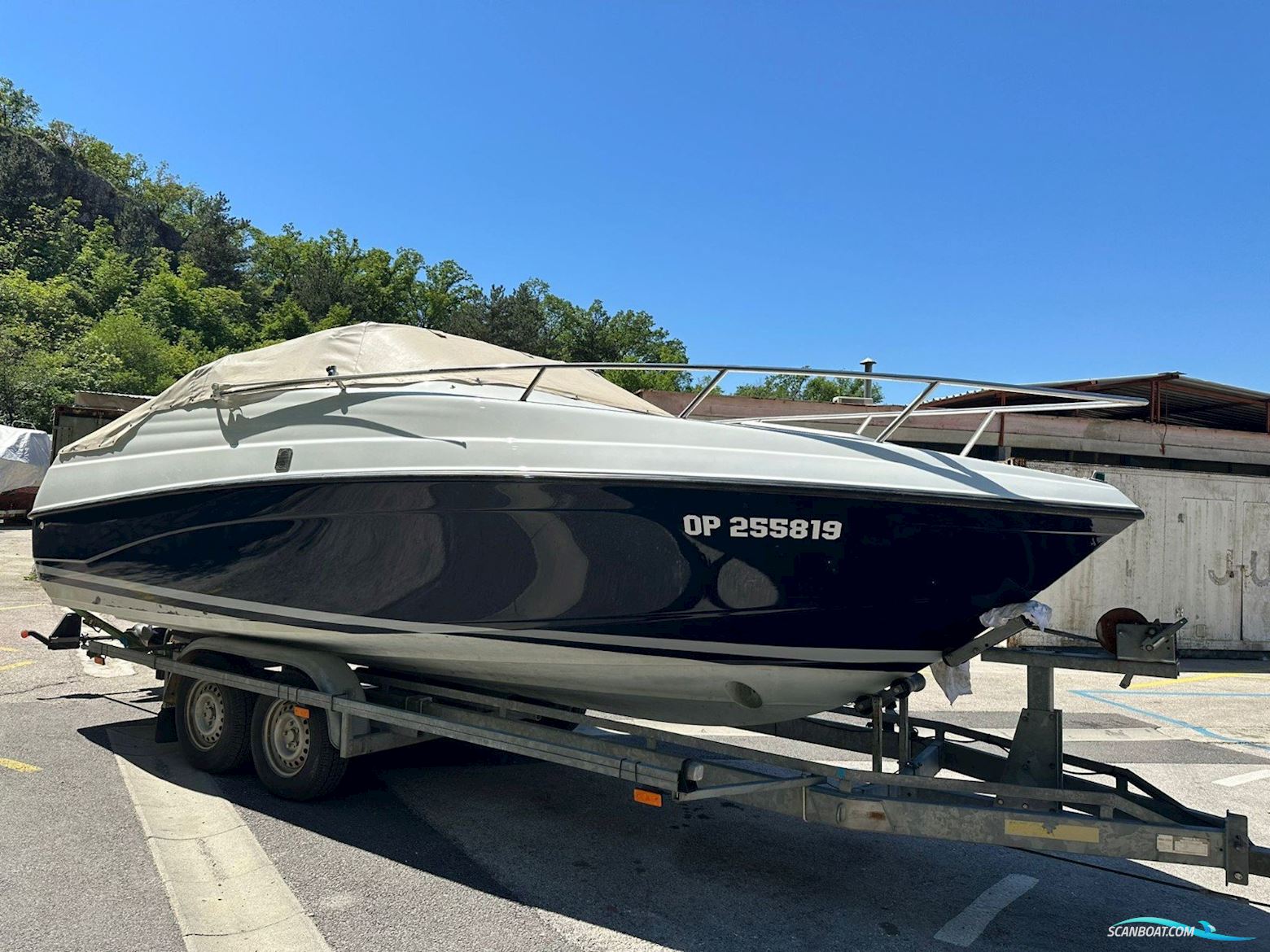 Crownline 210 Cabin