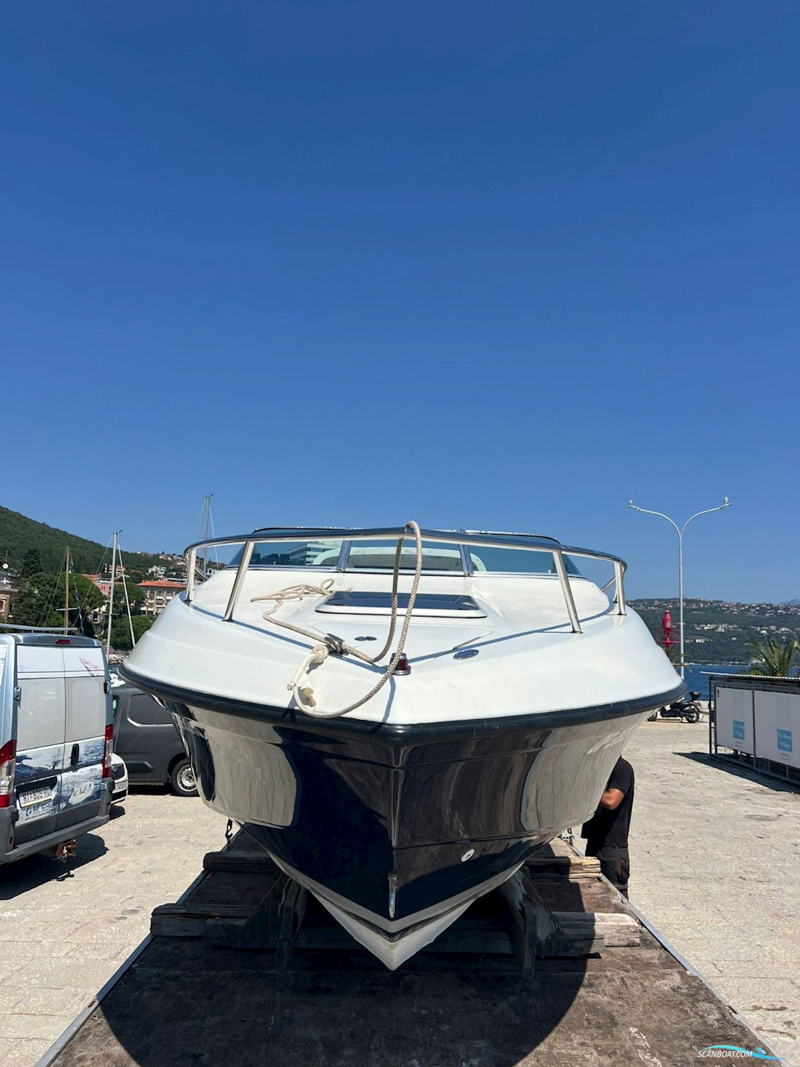 Crownline 210 Cabin