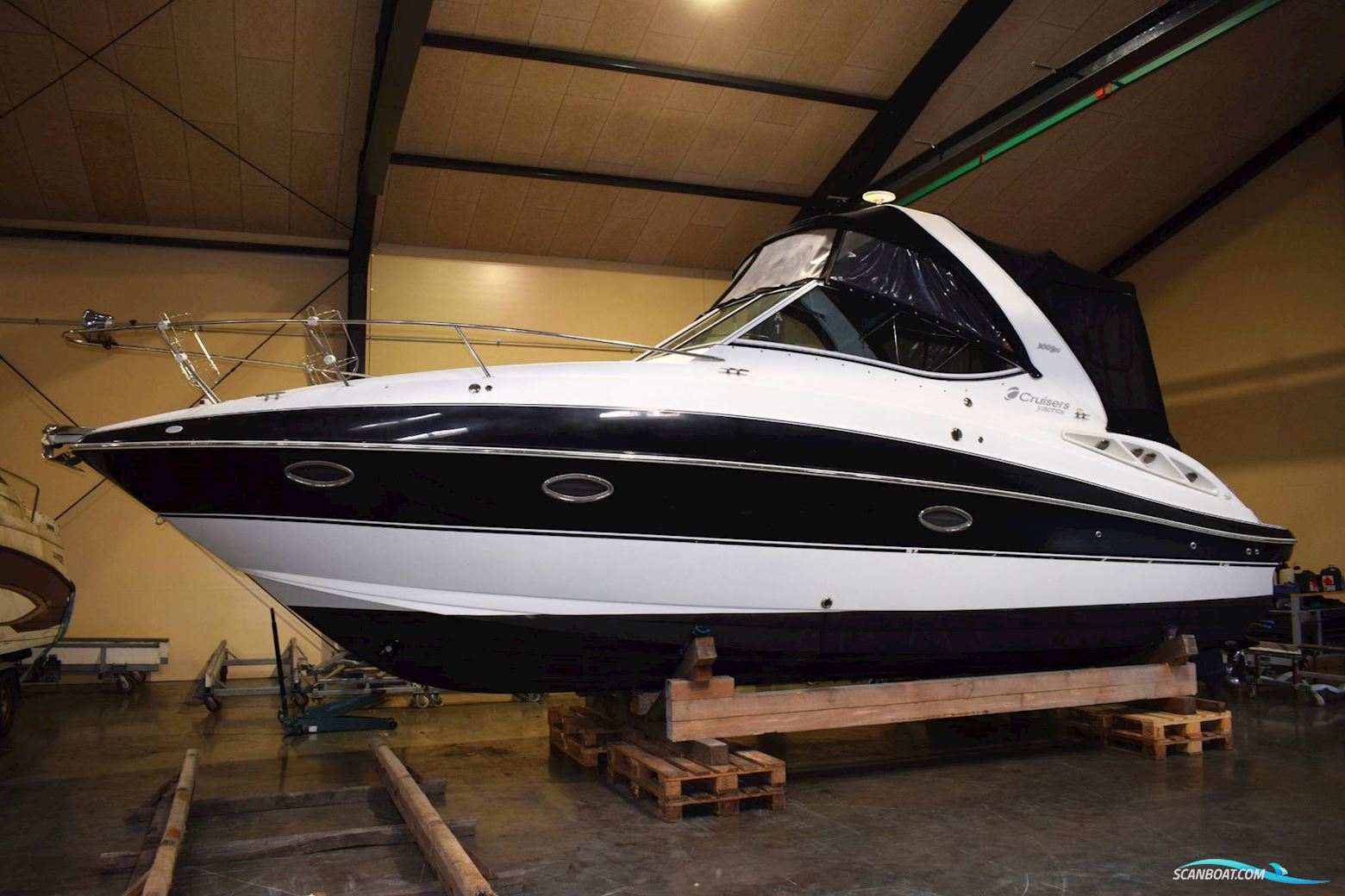Cruiser Yachts 300 Express - Twin Volvo Penta D3/Udstyr - Diesel Motorbåd 2008, med 2x Volvo Penta D3 motor, Danmark