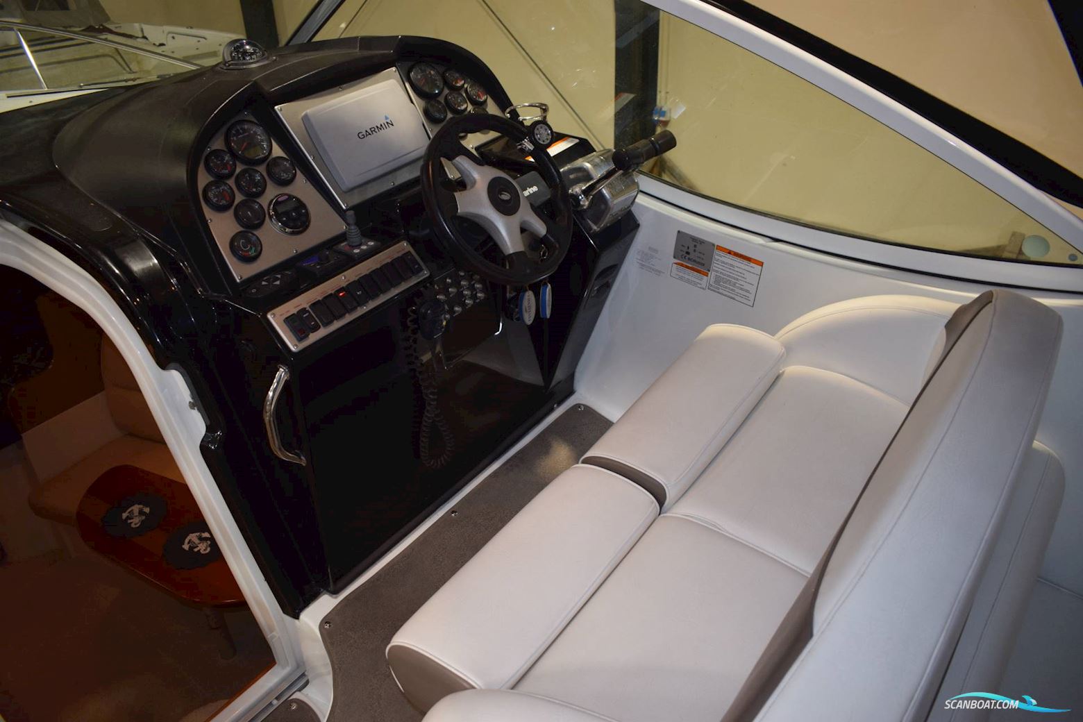 Cruiser Yachts 300 Express - Twin Volvo Penta D3/Udstyr - Diesel