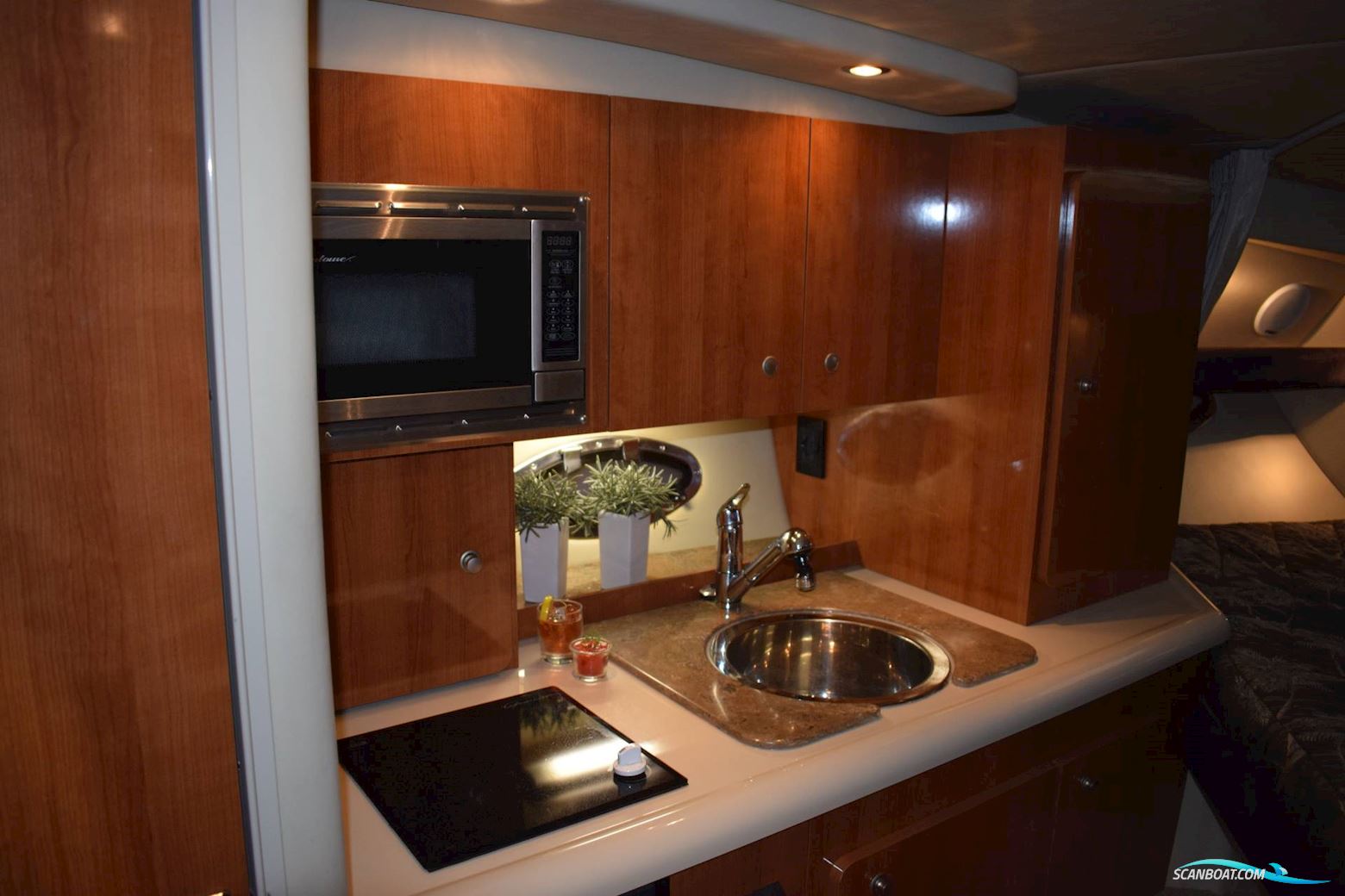 Cruiser Yachts 300 Express - Twin Volvo Penta D3/Udstyr - Diesel