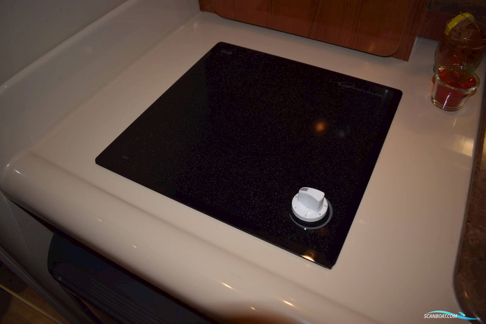 Cruiser Yachts 300 Express - Twin Volvo Penta D3/Udstyr - Diesel