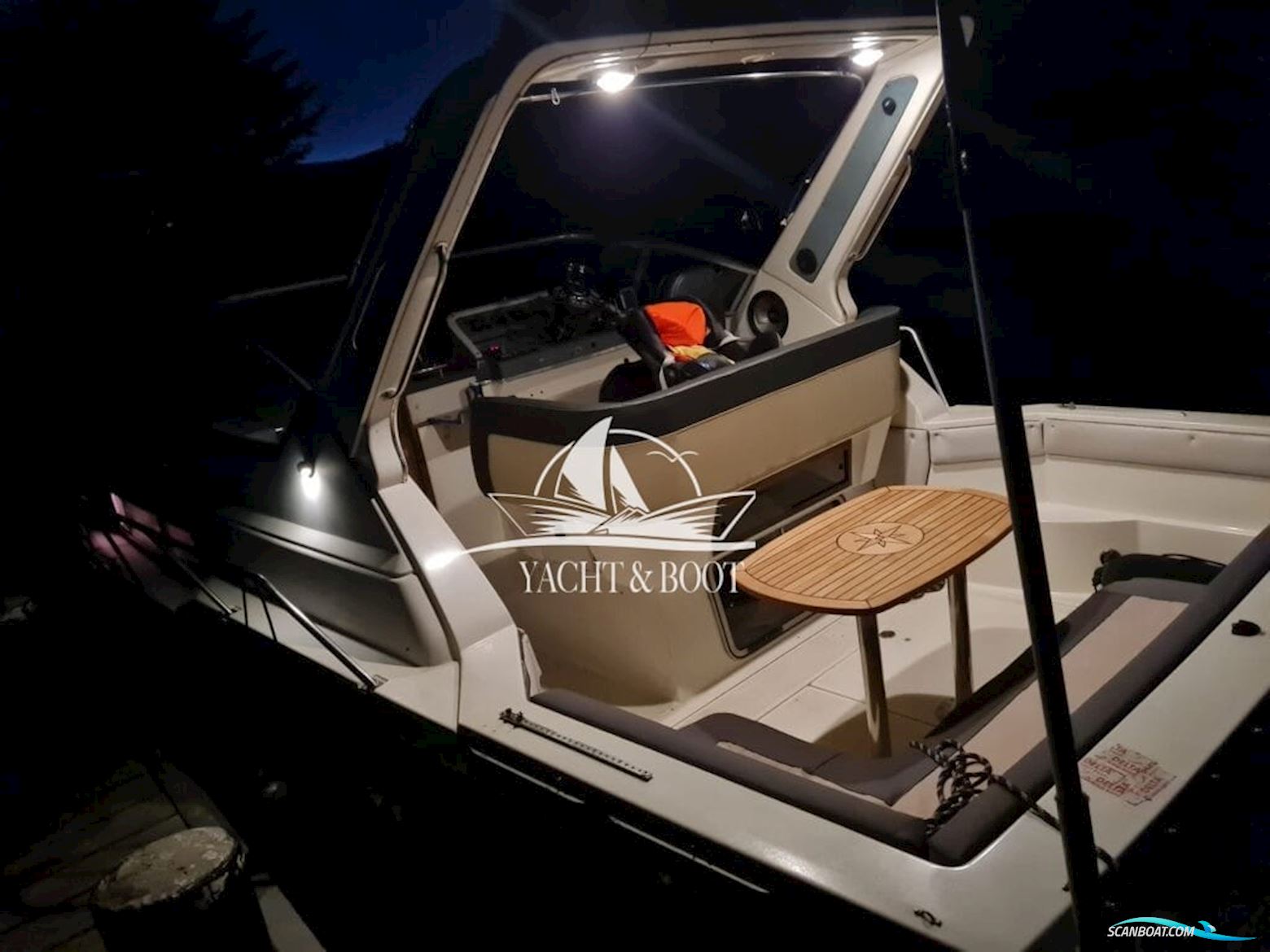 Cruiser Yachts 3270 Esprit