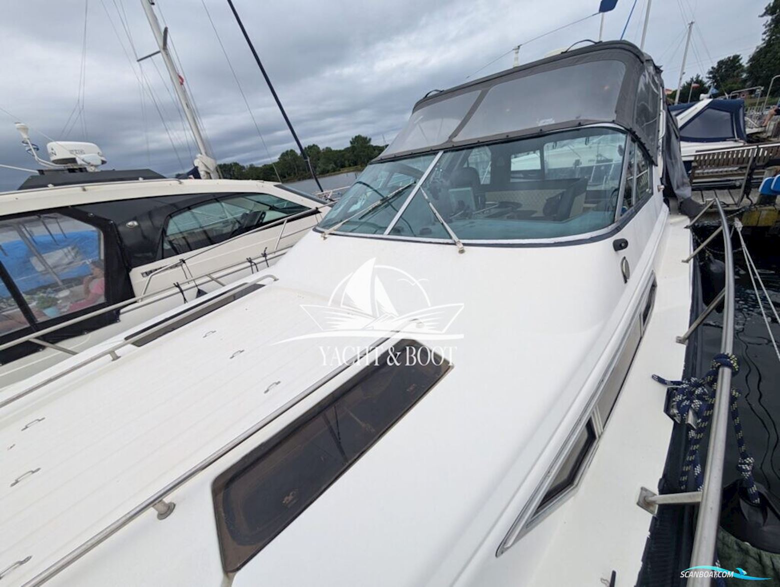 Cruiser Yachts 3270 Esprit