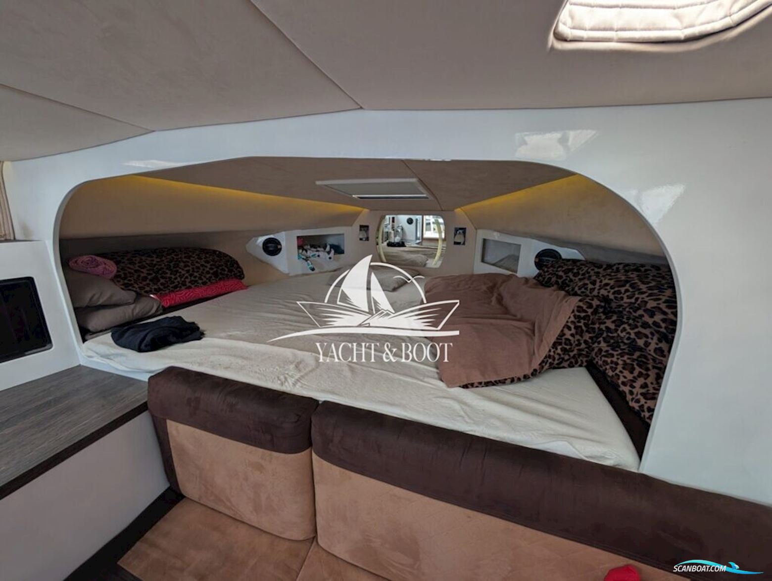 Cruiser Yachts 3270 Esprit