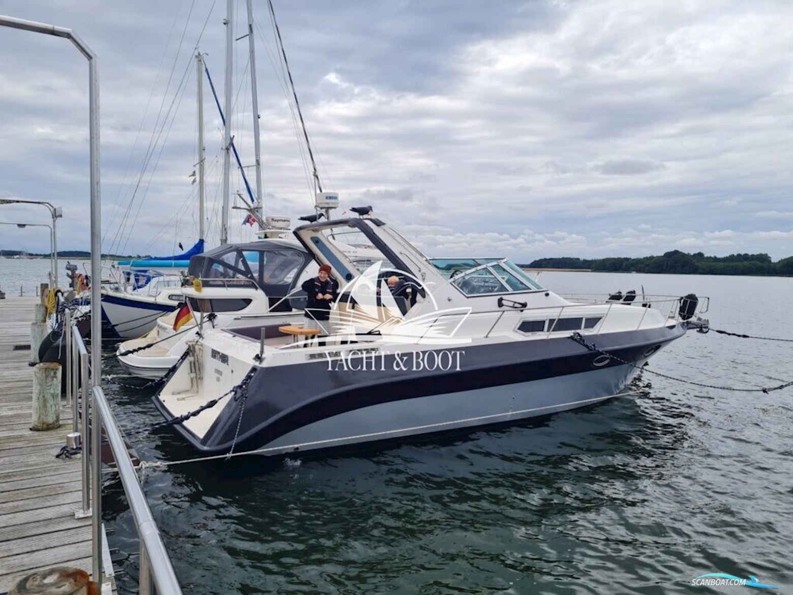 Cruiser Yachts 3270 Esprit